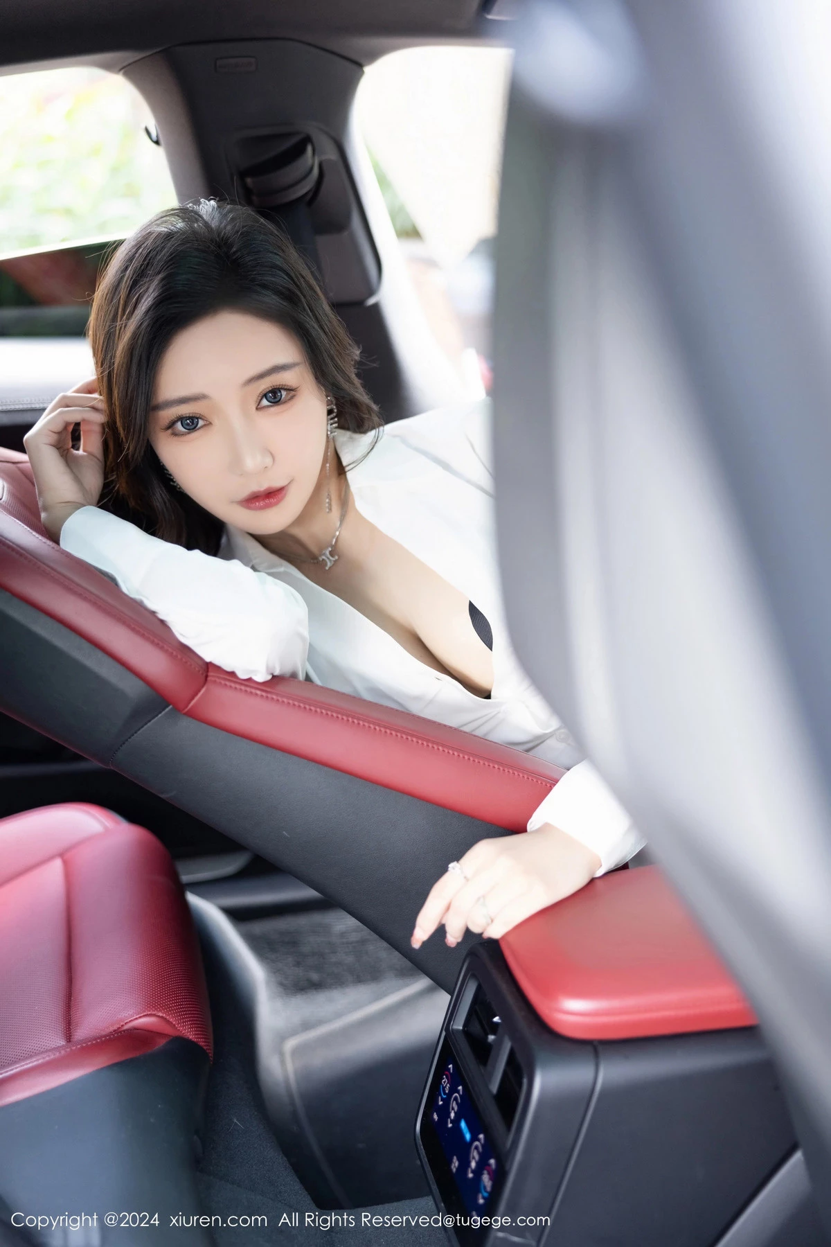 [[XiuRen秀人网]秀人网]No.8314_女神王馨瑶yanni性感白衬衫配黑短裙露超薄黑丝秀美腿诱惑写真80P