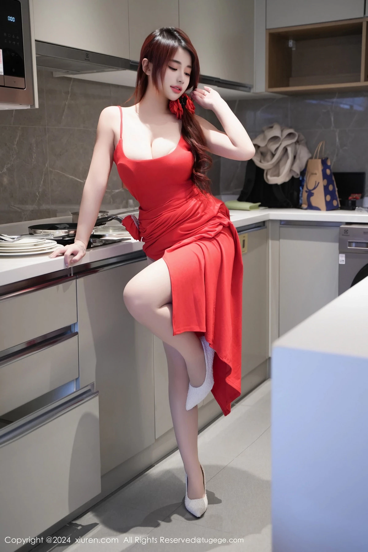 [[XiuRen秀人网]秀人网]No.8313_模特美七Mia厨房性感红色长裙配超薄肉丝秀丰满身材惹火诱惑写真82P