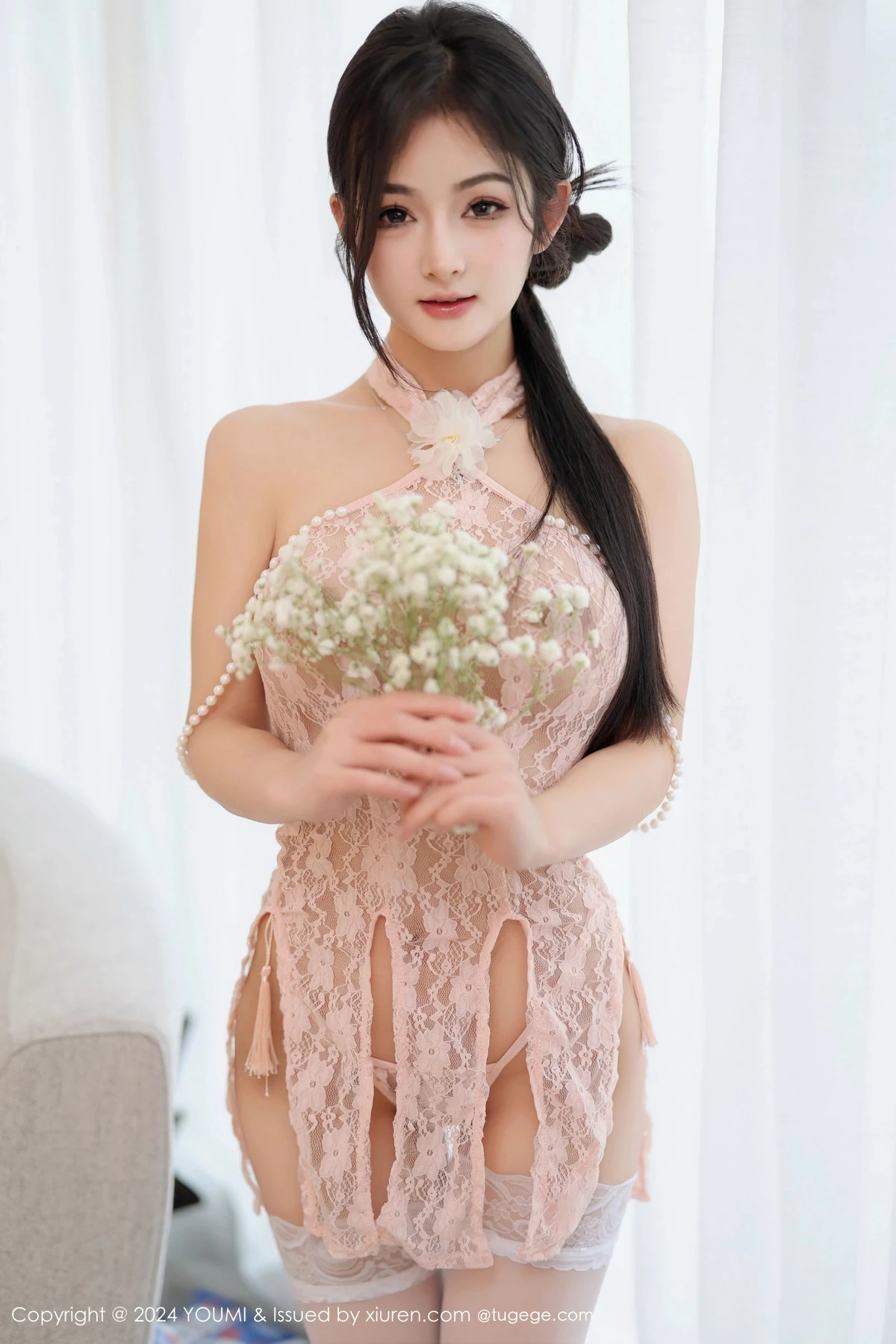 [YouMi尤蜜荟]Vol.1045_模特小茶茶tea粉色轻透蕾丝情趣睡裙配白丝袜秀惹火身段诱惑写真85P
