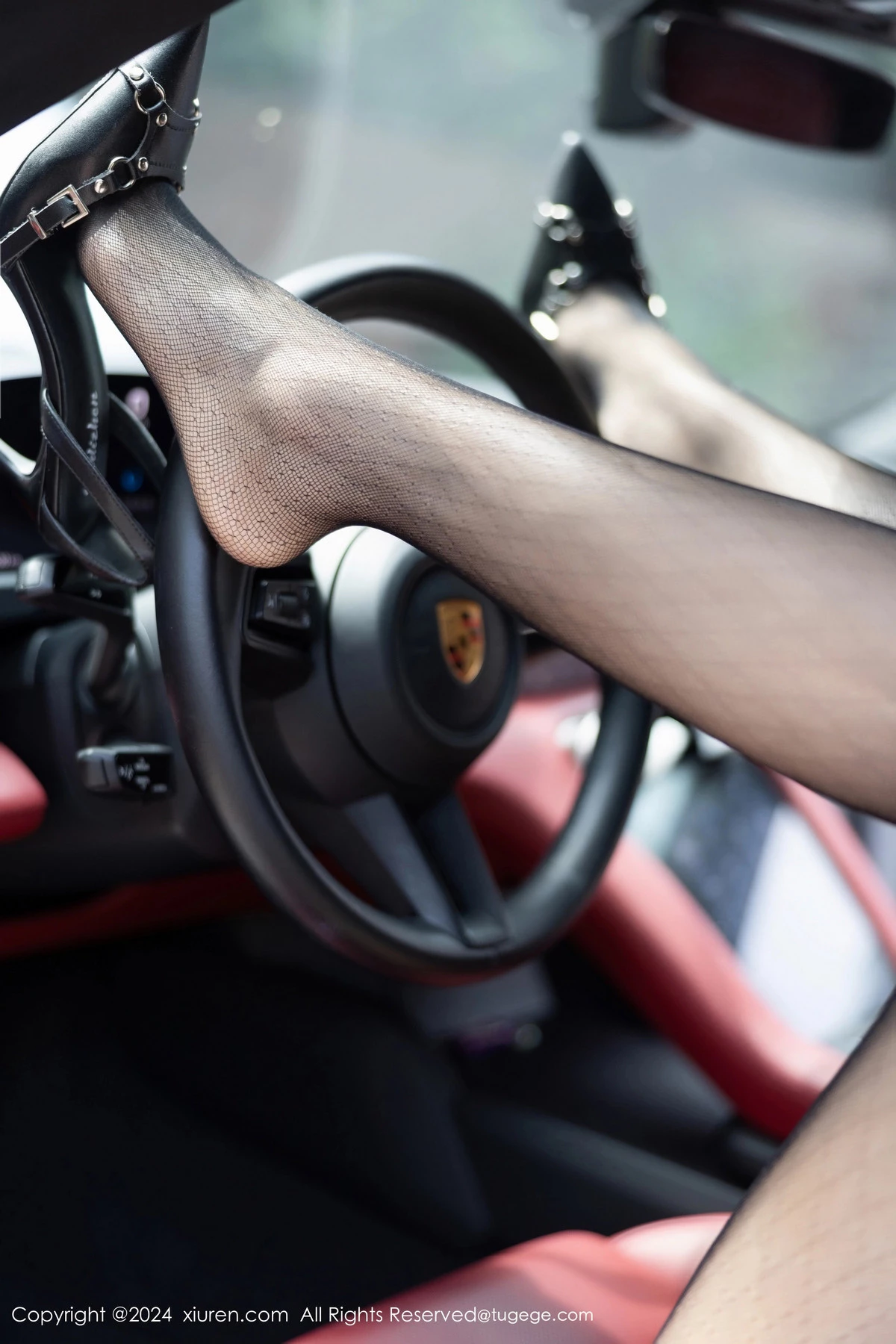 [[XiuRen秀人网]秀人网]No.8314_女神王馨瑶yanni性感白衬衫配黑短裙露超薄黑丝秀美腿诱惑写真80P