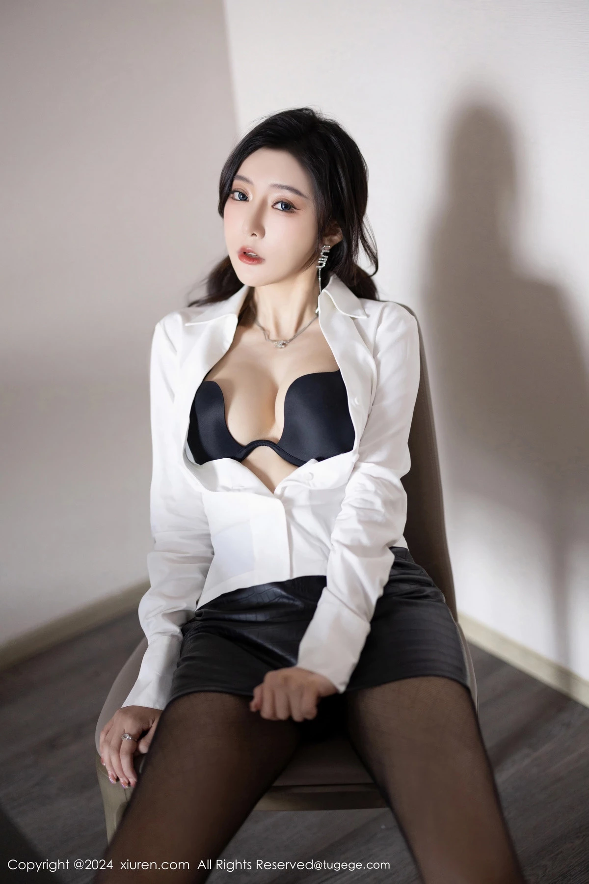 [[XiuRen秀人网]秀人网]No.8314_女神王馨瑶yanni性感白衬衫配黑短裙露超薄黑丝秀美腿诱惑写真80P