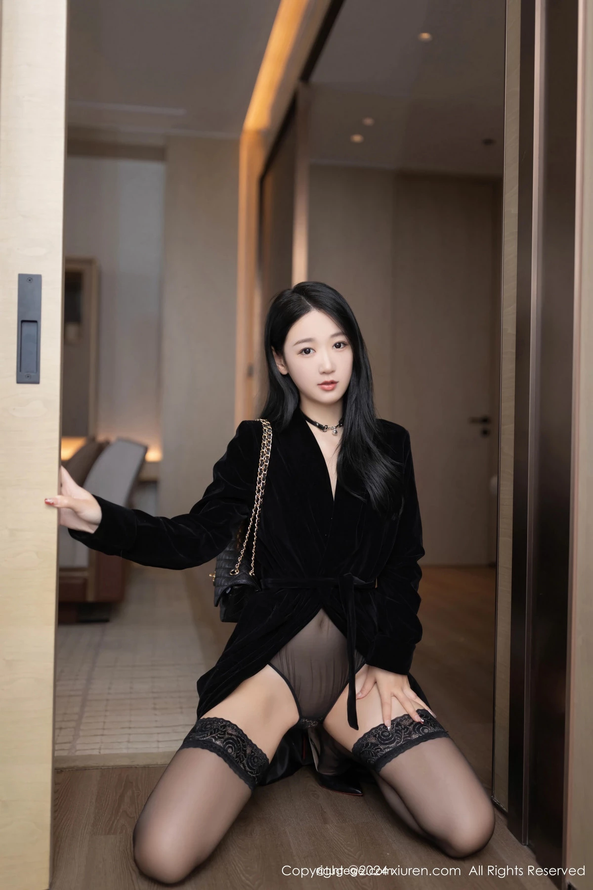 [[XiuRen秀人网]秀人网]No.8326_模特唐安琪黑色外衣露性感黑色薄纱连体衣配黑丝袜极致魅惑写真81P