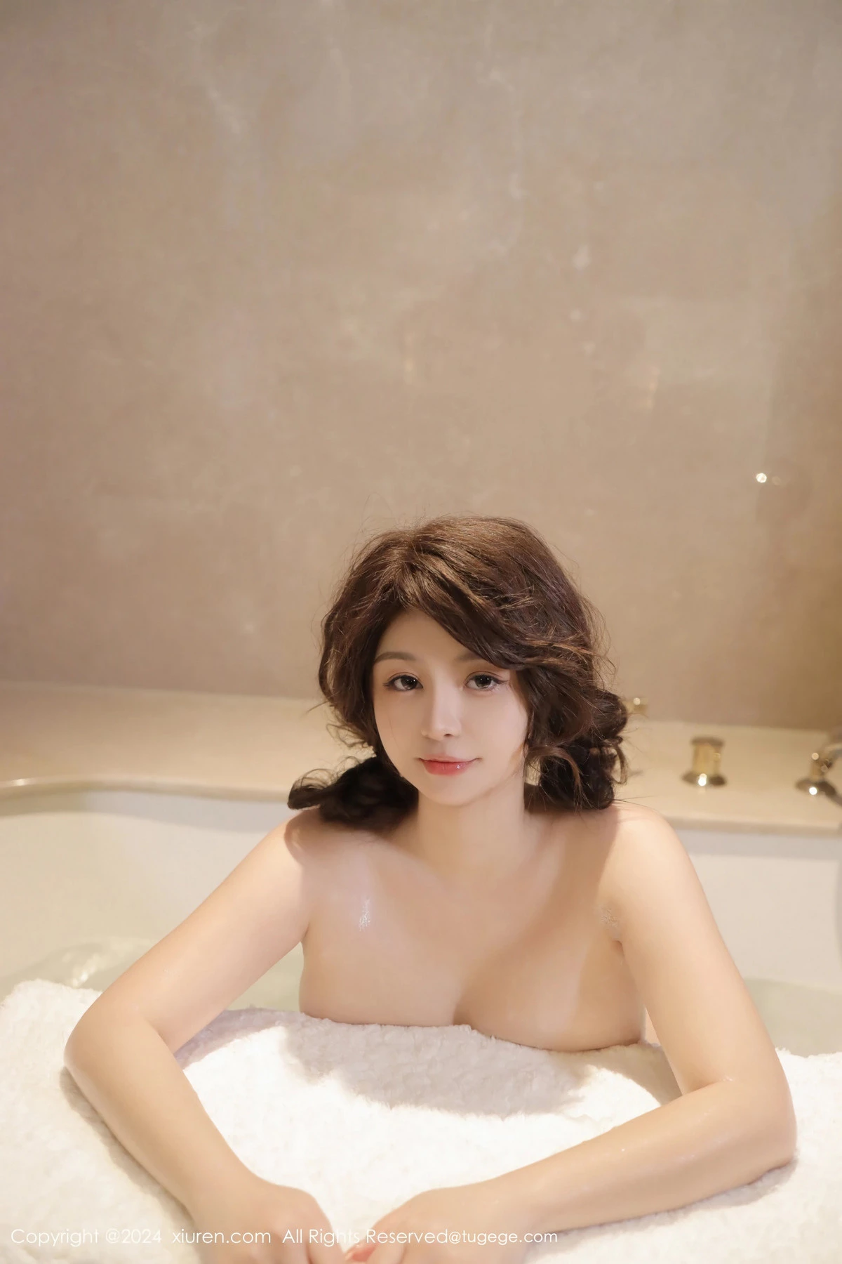 [[XiuRen秀人网]秀人网]No.8323_模特沈思怡浴缸场景私房泡泡浴大尺度全果秀火辣身材诱惑写真54P