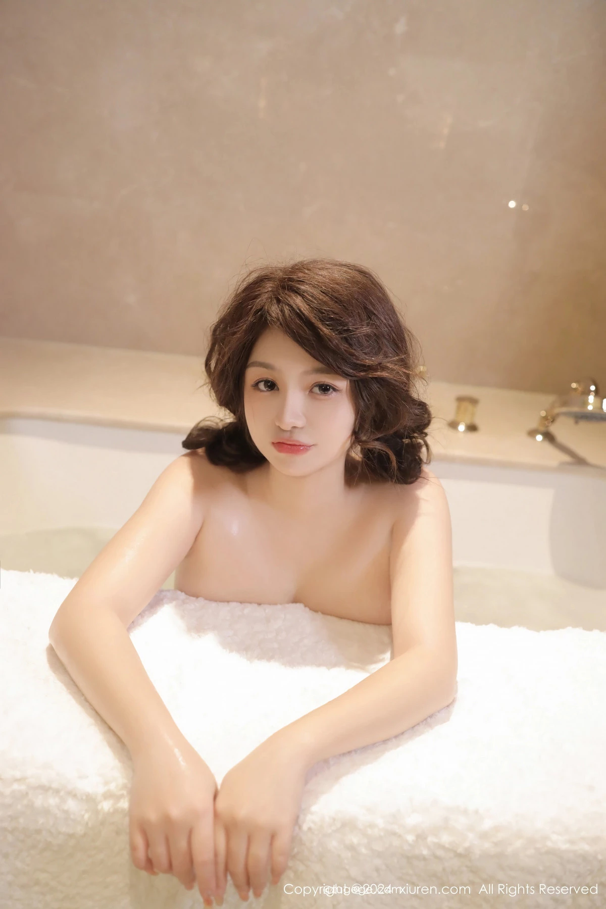 [[XiuRen秀人网]秀人网]No.8323_模特沈思怡浴缸场景私房泡泡浴大尺度全果秀火辣身材诱惑写真54P