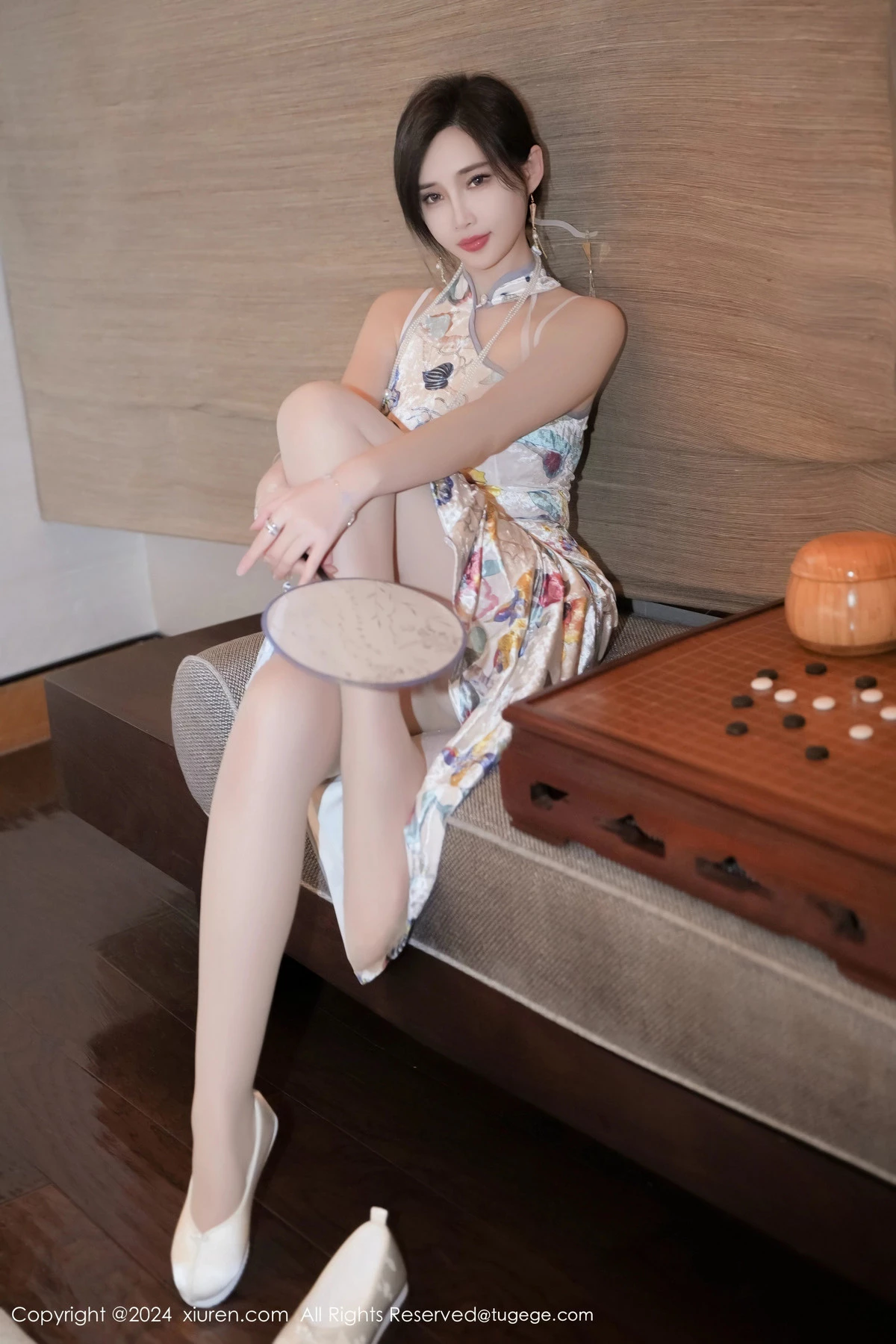 [[XiuRen秀人网]秀人网]No.8330_女神Carol周妍希X性感花色旗袍配超薄肉丝秀丰满身材诱惑写真85P