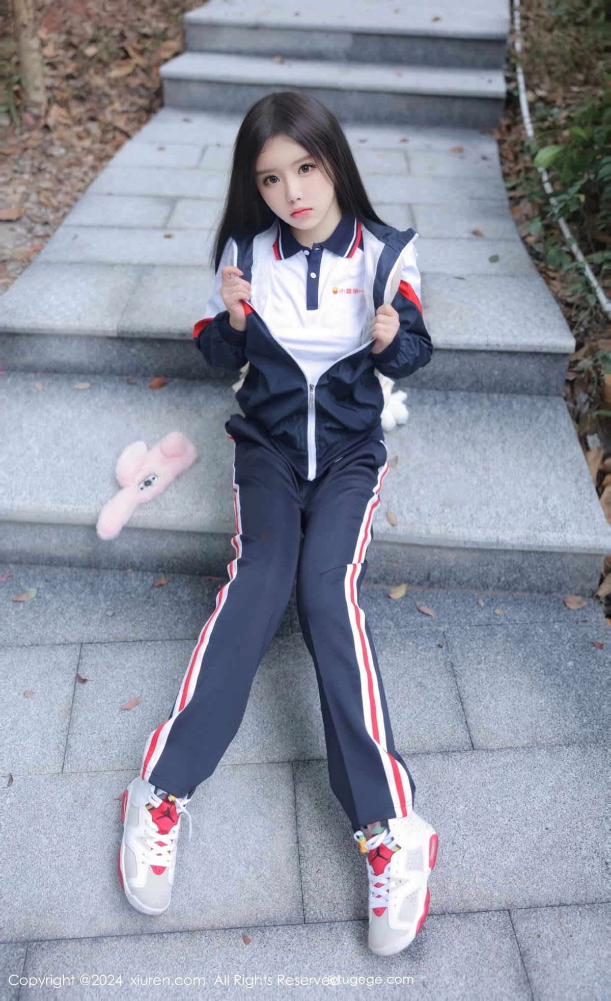 [[XiuRen秀人网]秀人网]No.8335_模特小薯条nienie户外性感学生运动装露超薄肉丝撩人诱惑写真88P