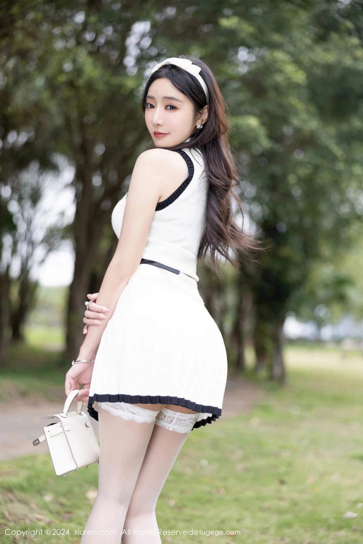 [[XiuRen秀人网]秀人网]No.8334_女神王馨瑶yanni白色连衣短裙露粉色内衣配白丝袜完美诱惑写真80P