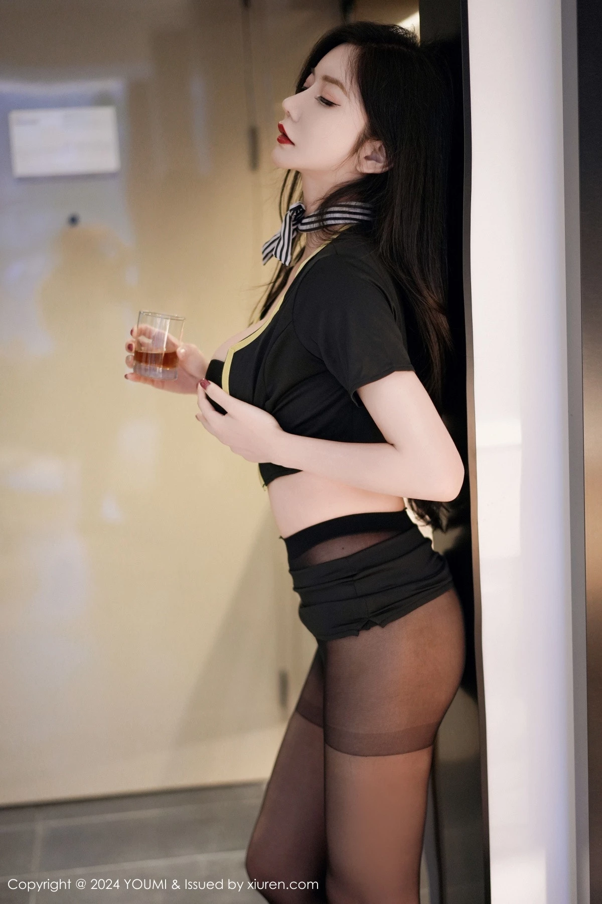 [YouMi尤蜜荟]Vol.1046_模特心妍小公主私房性感黑色内衣配超薄黑丝秀凹凸身材诱惑写真78P