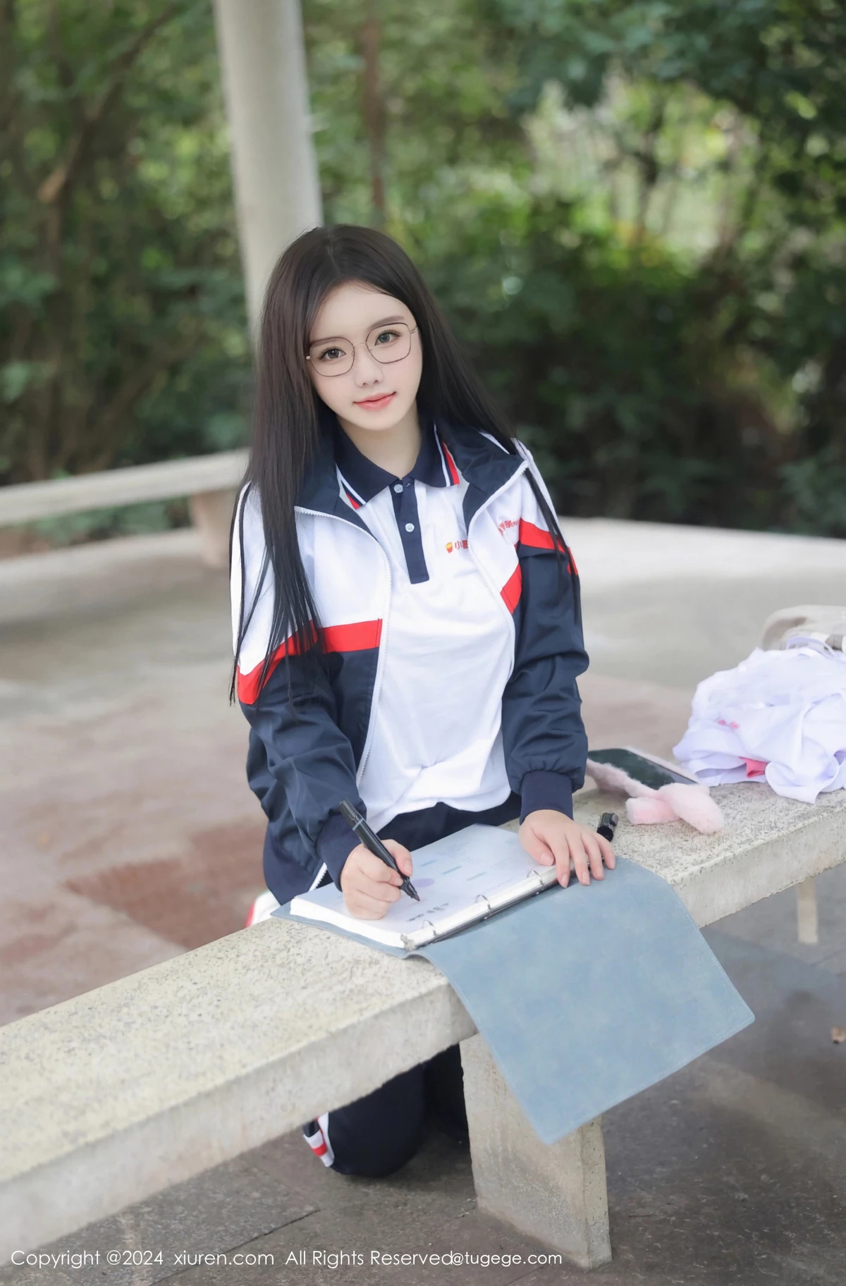 [[XiuRen秀人网]秀人网]No.8335_模特小薯条nienie户外性感学生运动装露超薄肉丝撩人诱惑写真88P