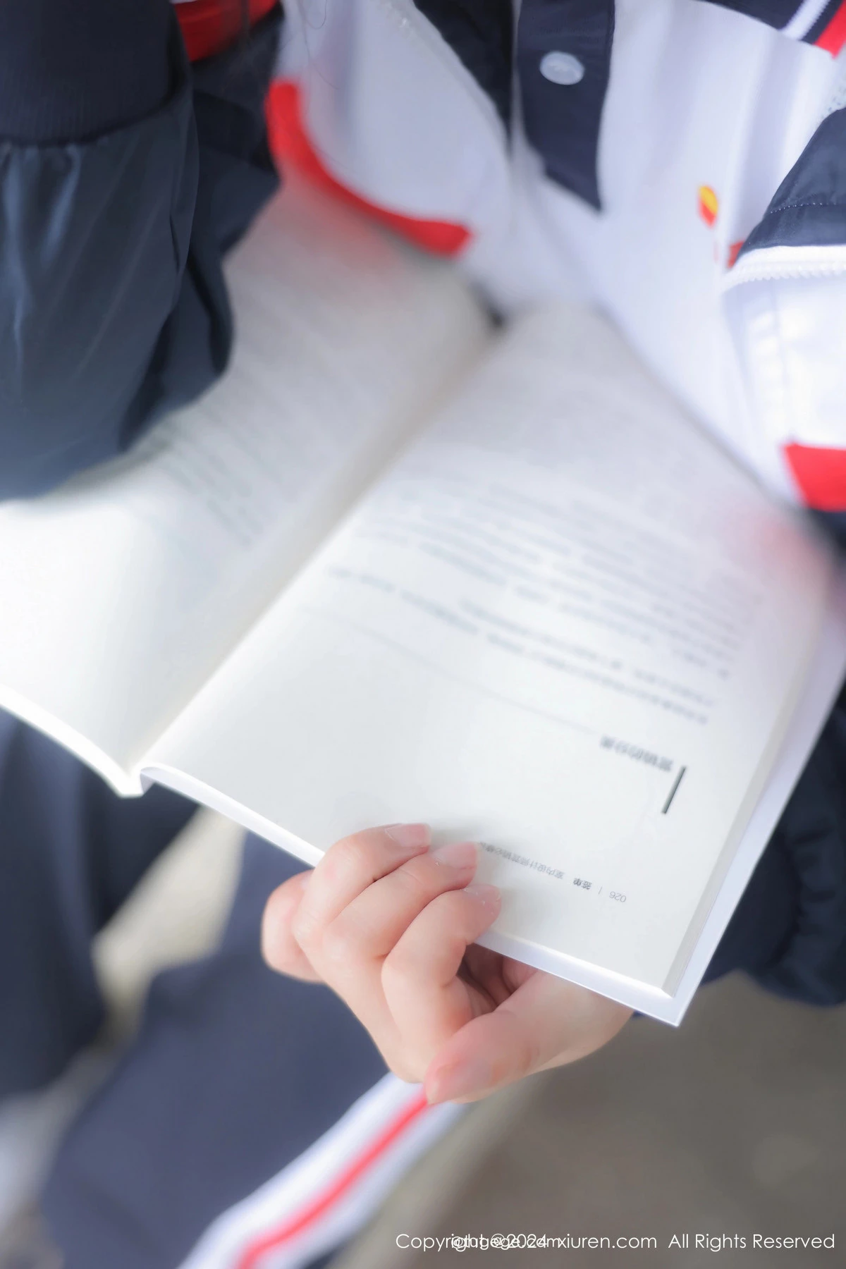 [[XiuRen秀人网]秀人网]No.8335_模特小薯条nienie户外性感学生运动装露超薄肉丝撩人诱惑写真88P