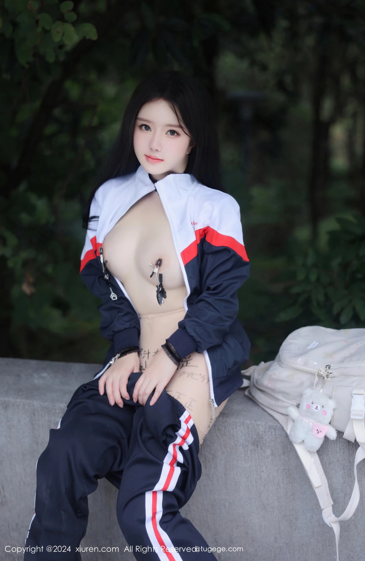 [[XiuRen秀人网]秀人网]No.8335_模特小薯条nienie户外性感学生运动装露超薄肉丝撩人诱惑写真88P