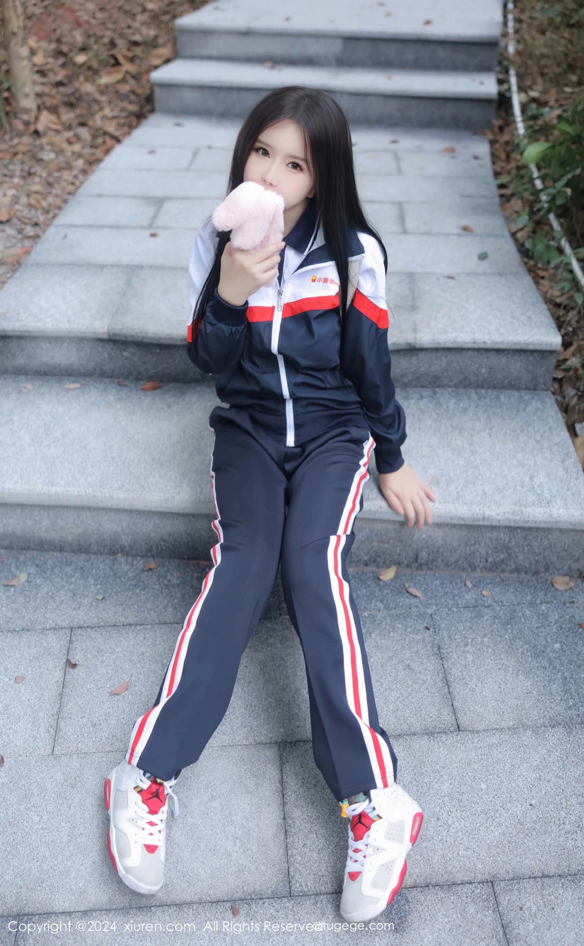 [[XiuRen秀人网]秀人网]No.8335_模特小薯条nienie户外性感学生运动装露超薄肉丝撩人诱惑写真88P