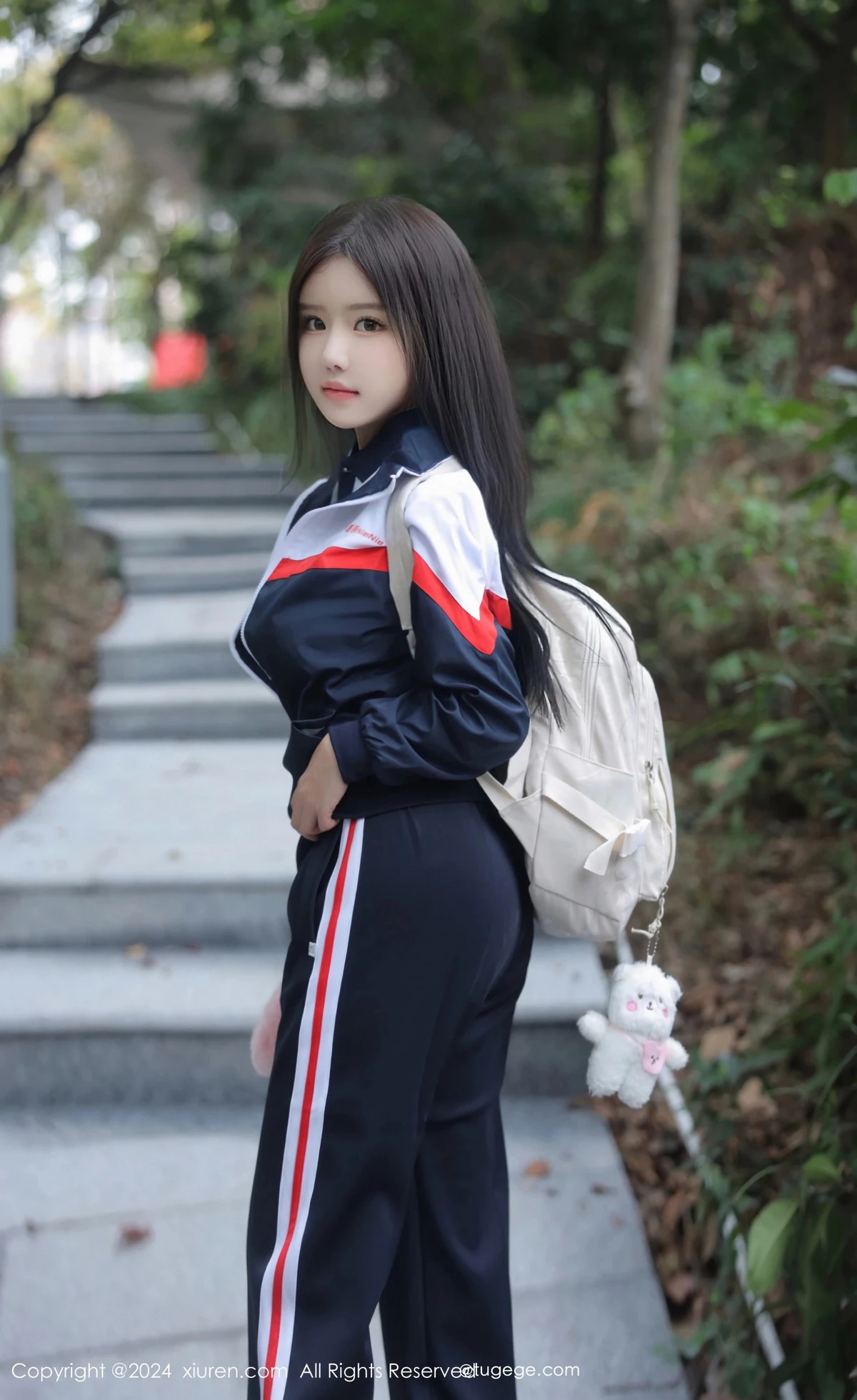 [[XiuRen秀人网]秀人网]No.8335_模特小薯条nienie户外性感学生运动装露超薄肉丝撩人诱惑写真88P