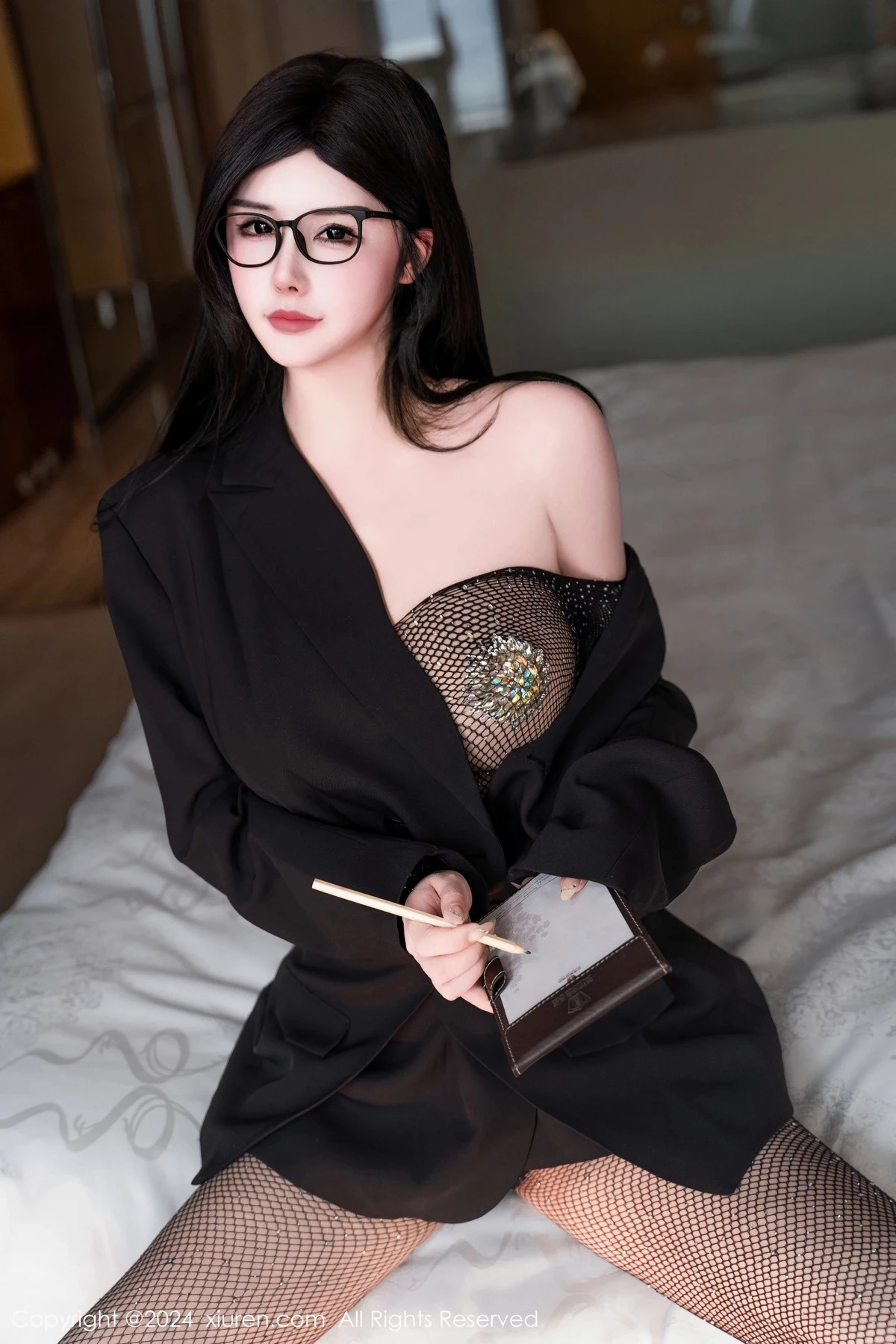 [[XiuRen秀人网]秀人网]No.8328_模特陈芊儿黑色外衣露性感渔网连体黑丝秀惹火身材撩人诱惑写真67P