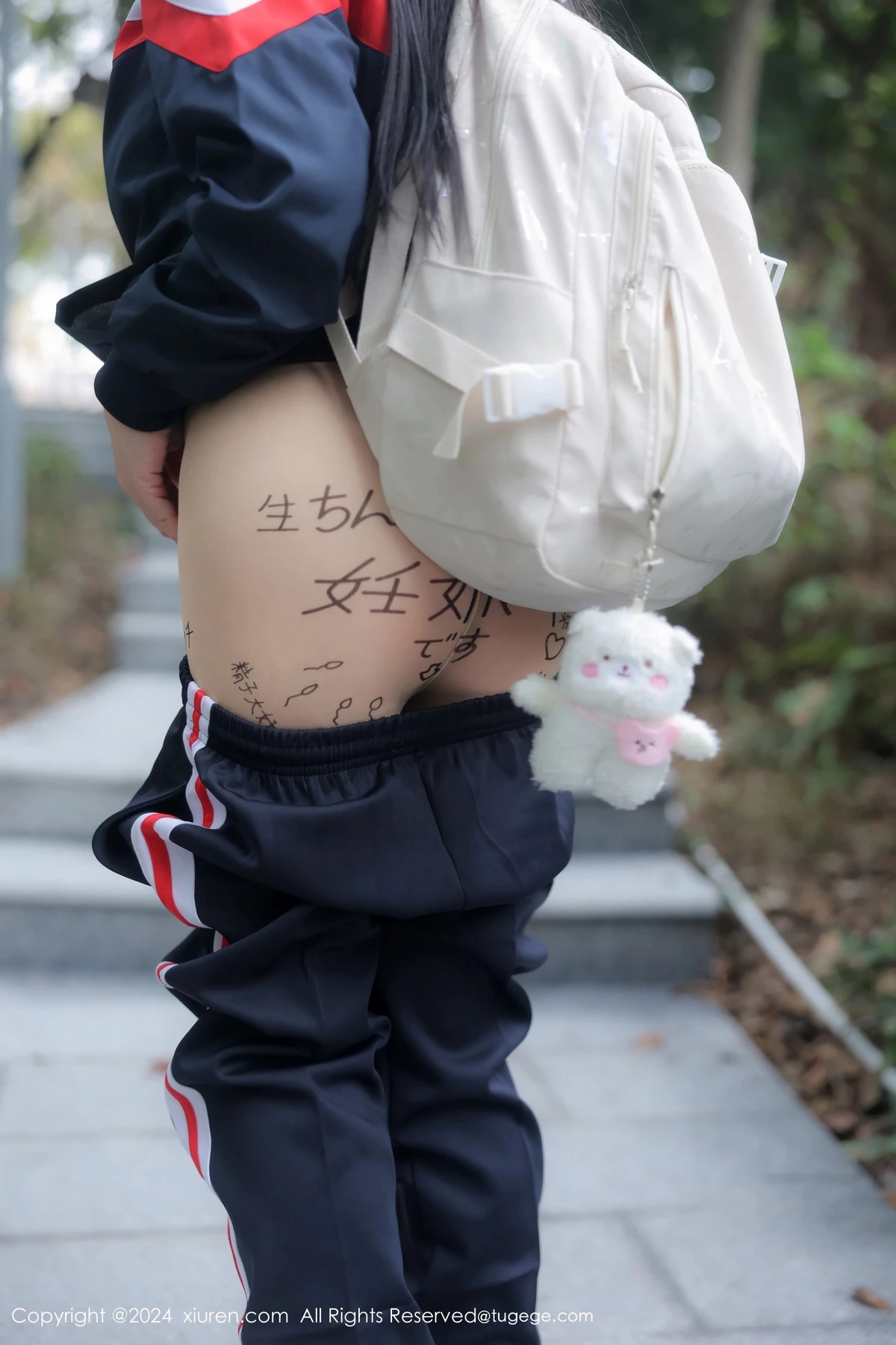 [[XiuRen秀人网]秀人网]No.8335_模特小薯条nienie户外性感学生运动装露超薄肉丝撩人诱惑写真88P