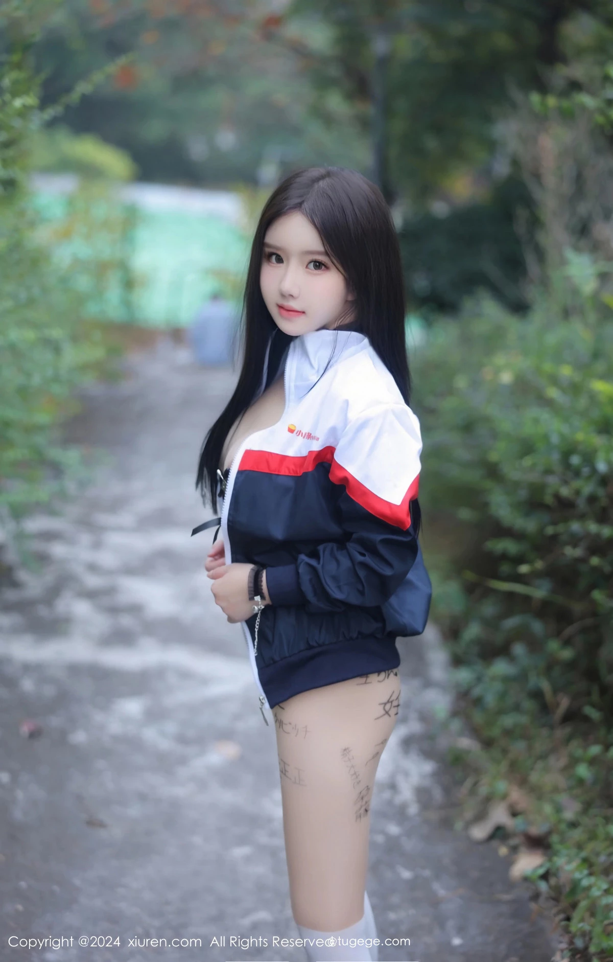[[XiuRen秀人网]秀人网]No.8335_模特小薯条nienie户外性感学生运动装露超薄肉丝撩人诱惑写真88P