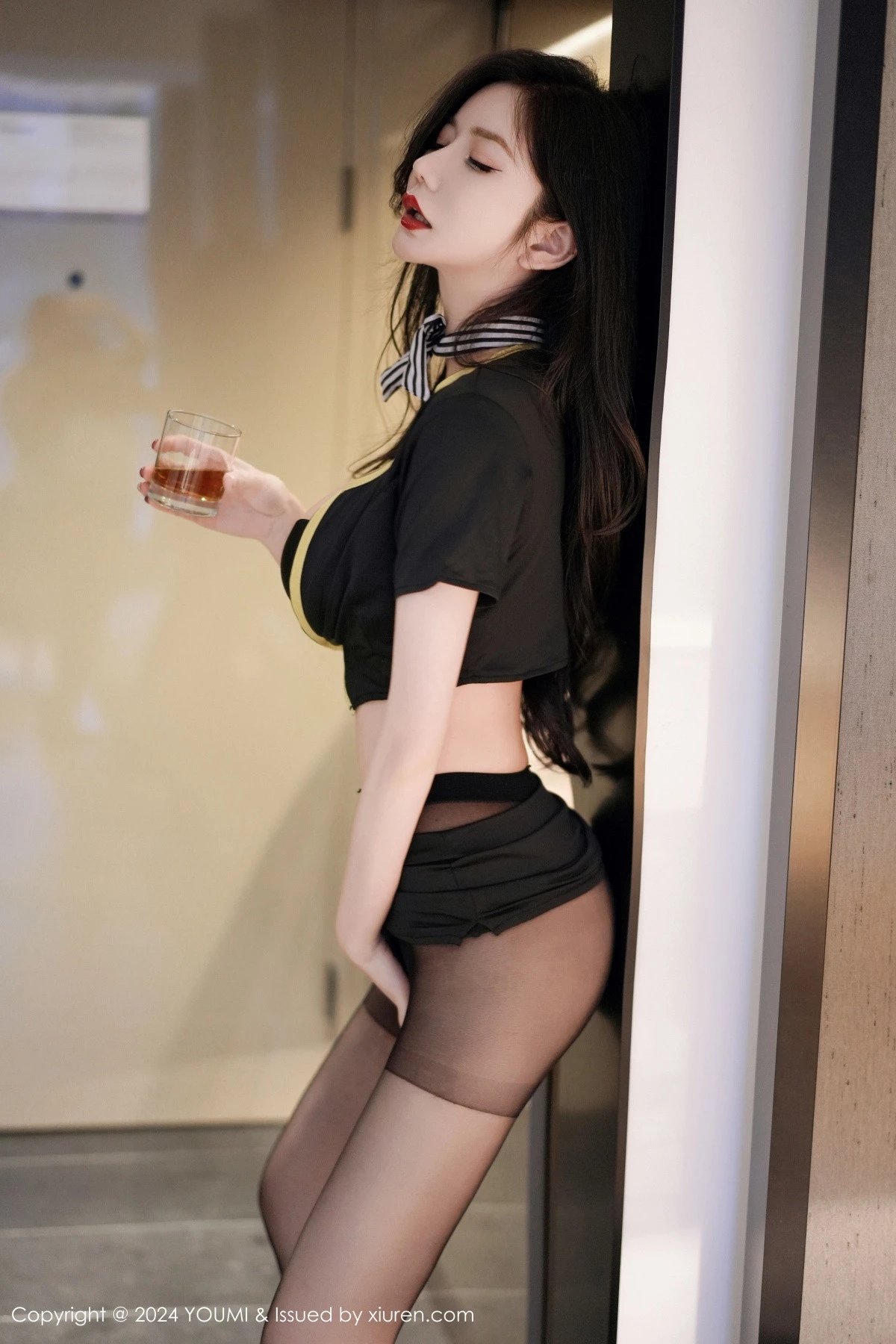 [YouMi尤蜜荟]Vol.1046_模特心妍小公主私房性感黑色内衣配超薄黑丝秀凹凸身材诱惑写真78P