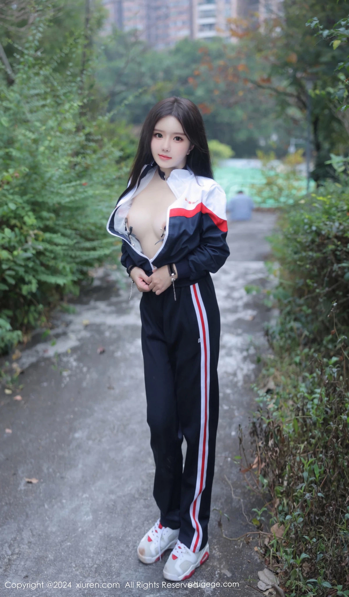 [[XiuRen秀人网]秀人网]No.8335_模特小薯条nienie户外性感学生运动装露超薄肉丝撩人诱惑写真88P