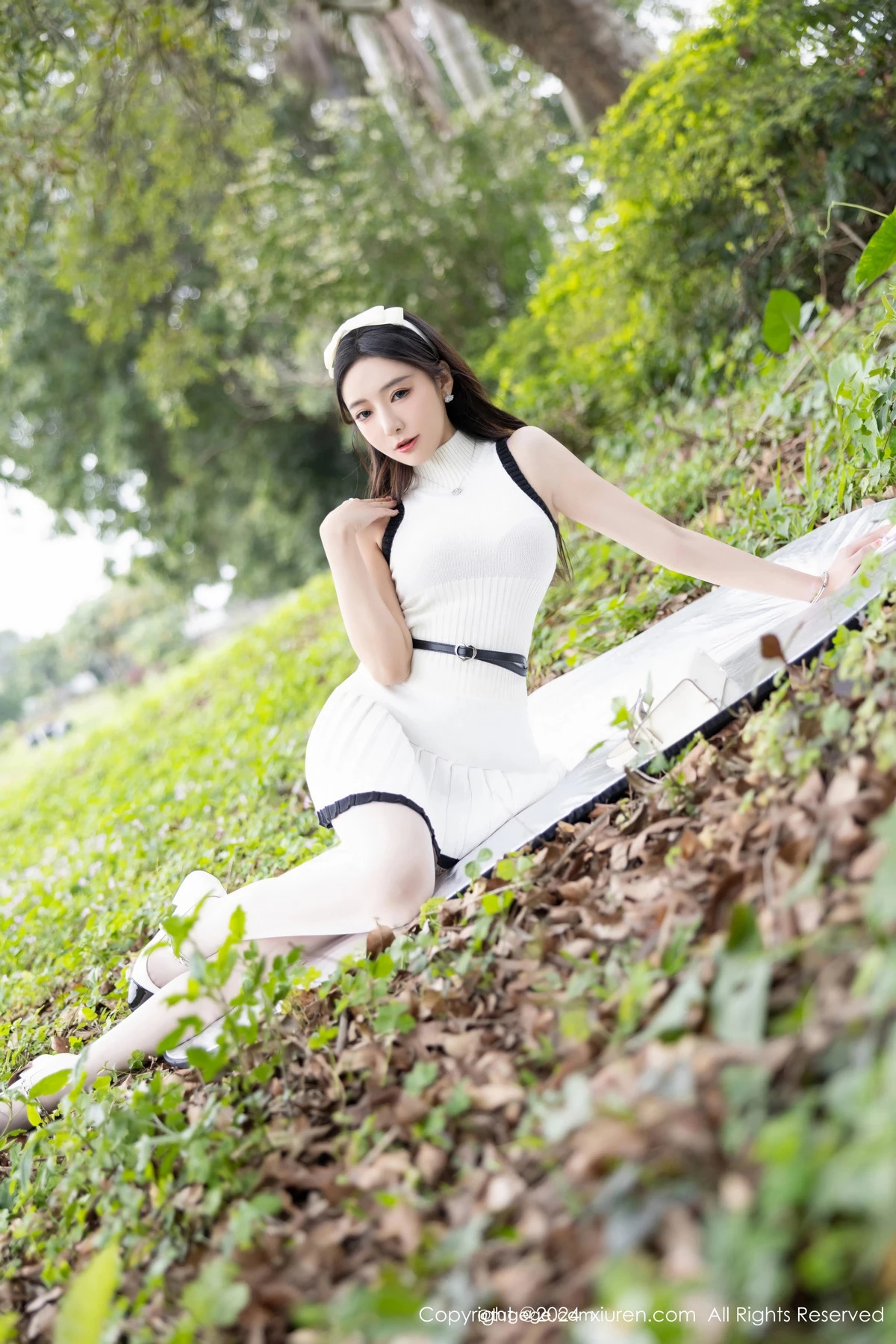 [[XiuRen秀人网]秀人网]No.8334_女神王馨瑶yanni白色连衣短裙露粉色内衣配白丝袜完美诱惑写真80P