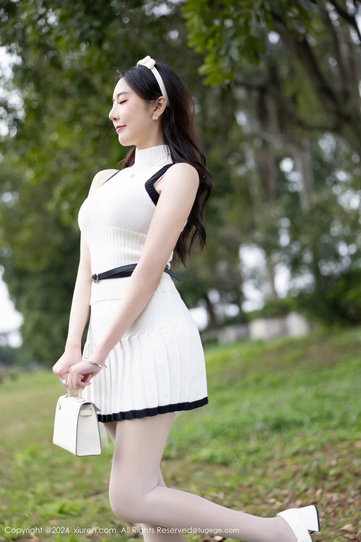 [[XiuRen秀人网]秀人网]No.8334_女神王馨瑶yanni白色连衣短裙露粉色内衣配白丝袜完美诱惑写真80P