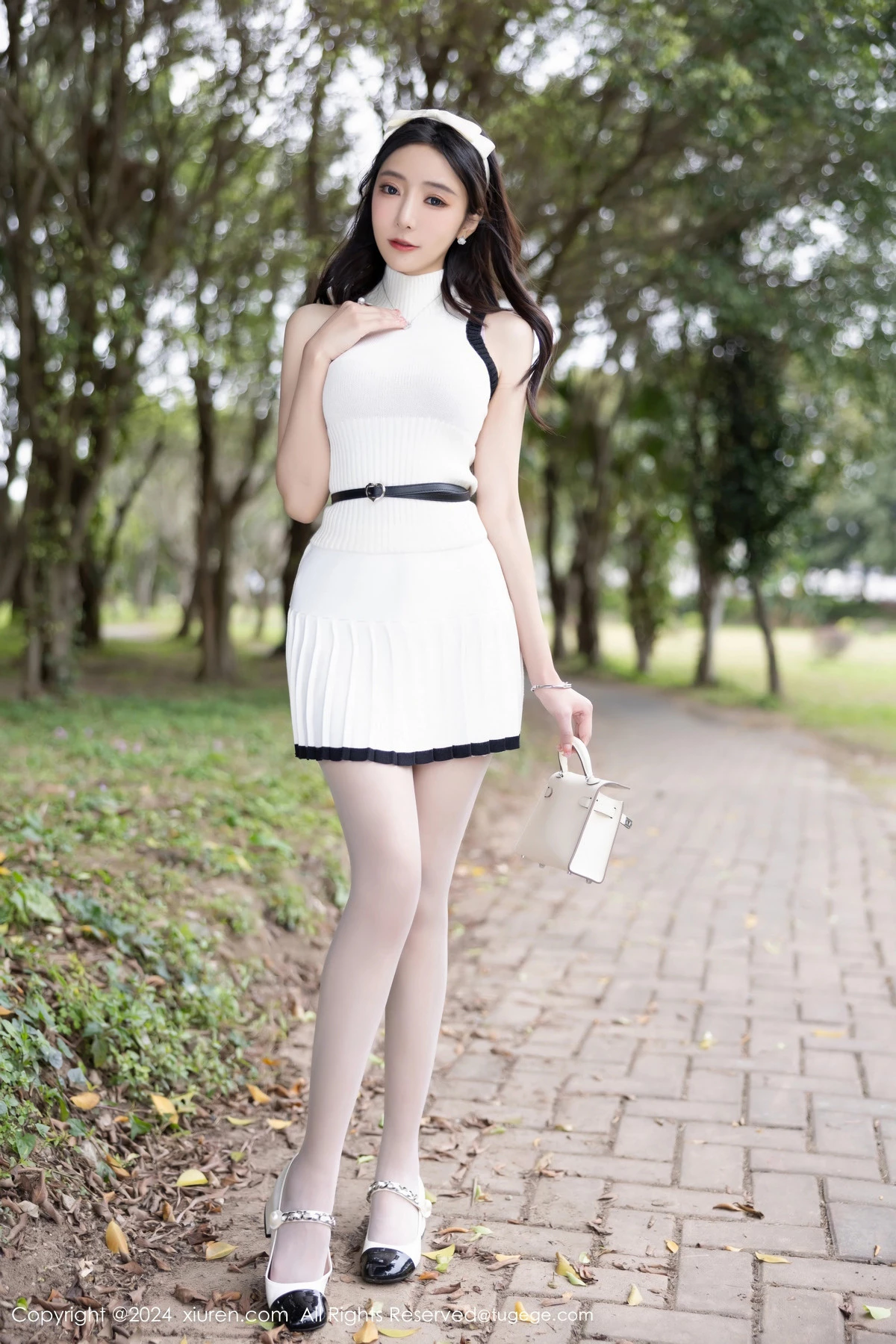 [[XiuRen秀人网]秀人网]No.8334_女神王馨瑶yanni白色连衣短裙露粉色内衣配白丝袜完美诱惑写真80P