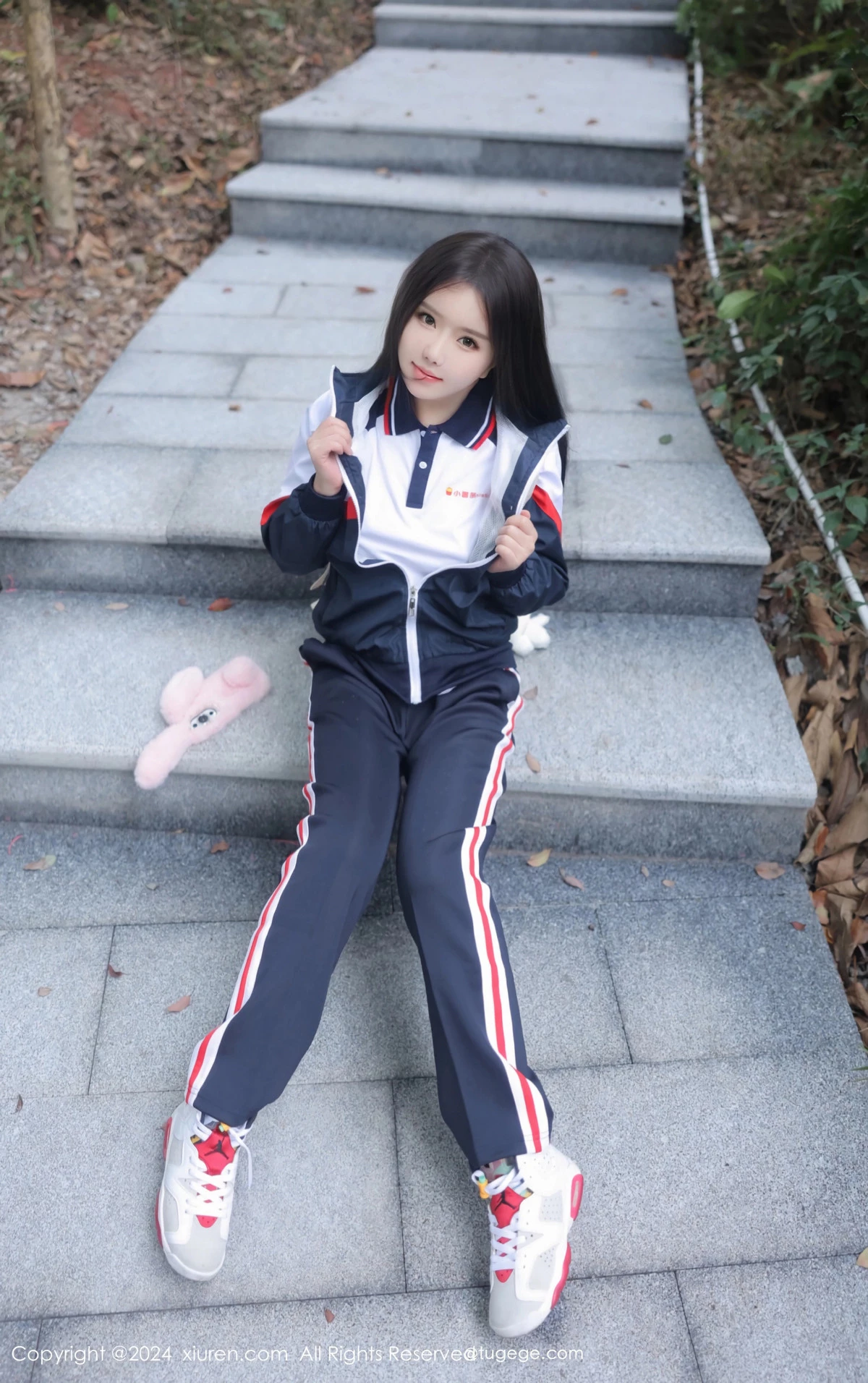 [[XiuRen秀人网]秀人网]No.8335_模特小薯条nienie户外性感学生运动装露超薄肉丝撩人诱惑写真88P