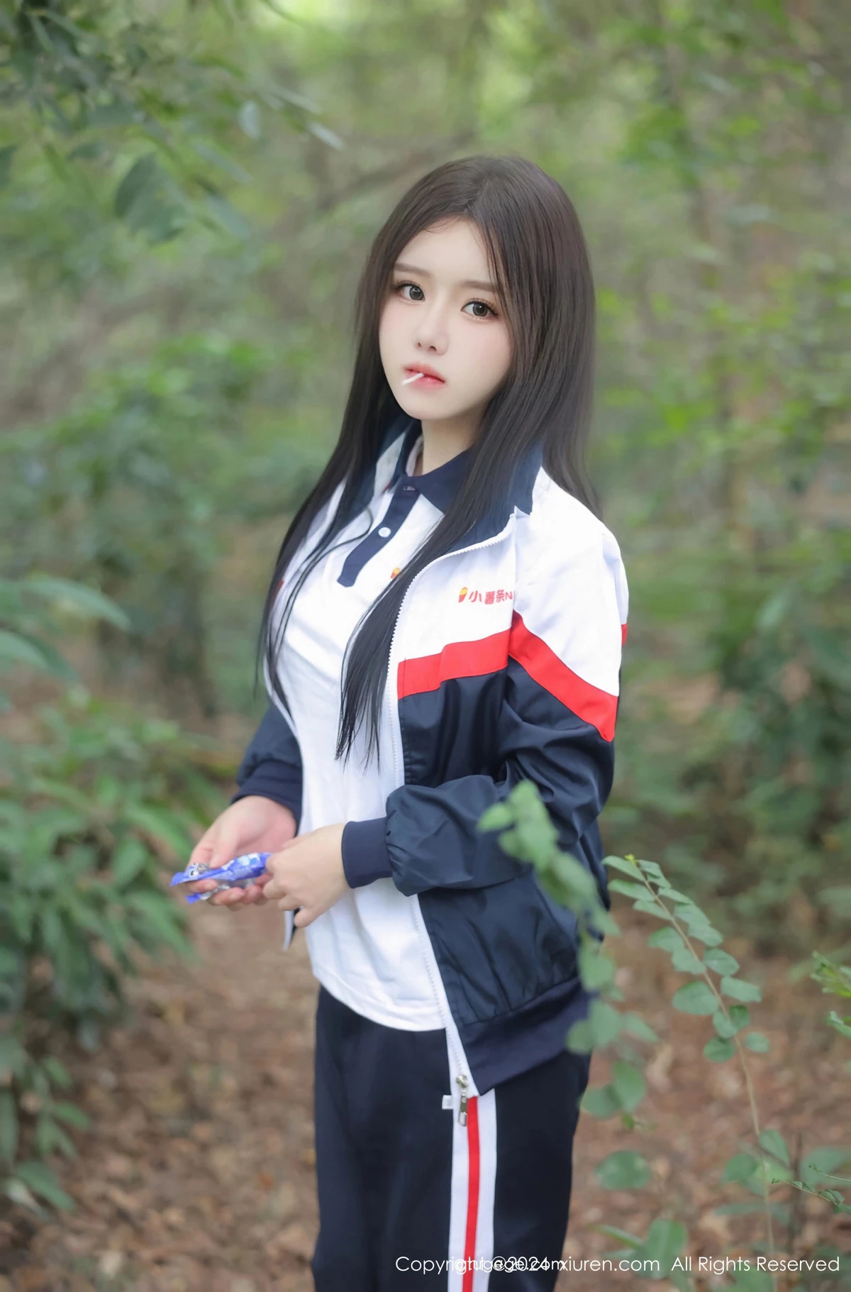 [[XiuRen秀人网]秀人网]No.8335_模特小薯条nienie户外性感学生运动装露超薄肉丝撩人诱惑写真88P