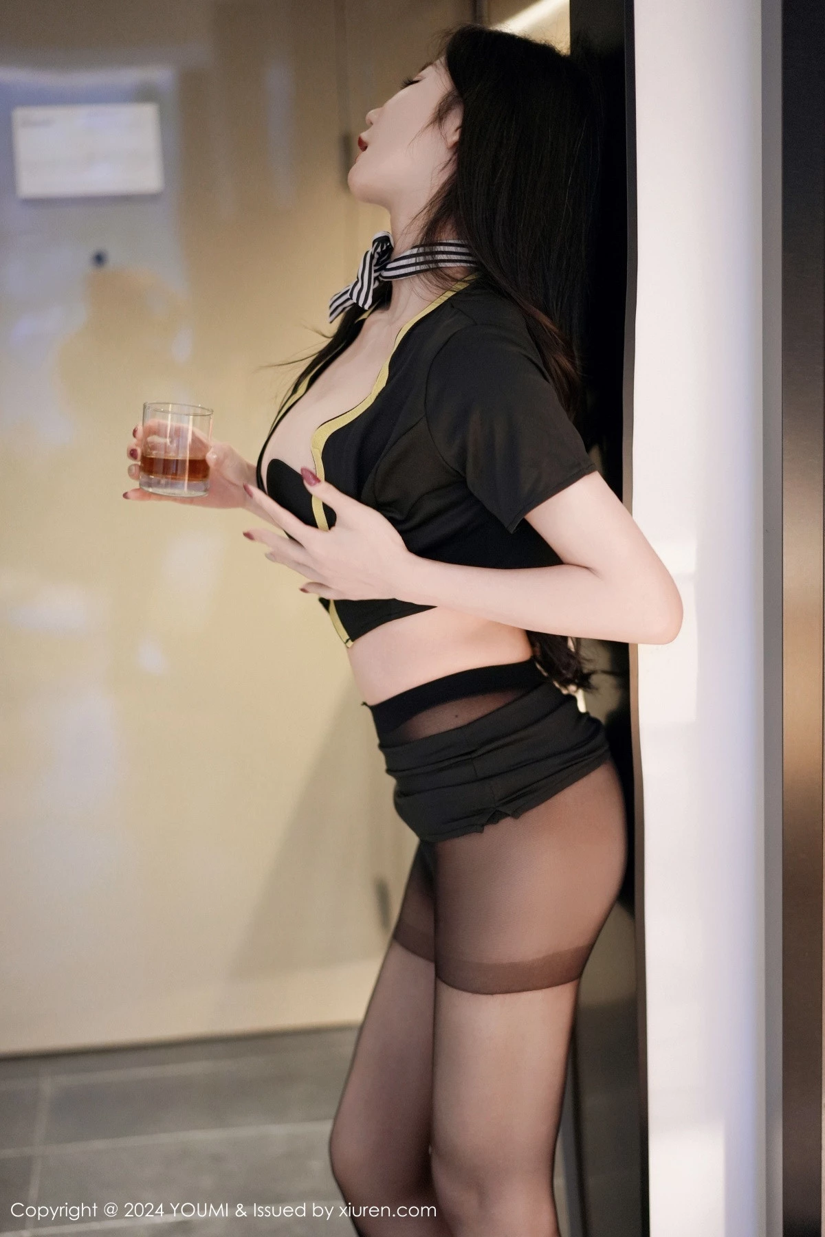 [YouMi尤蜜荟]Vol.1046_模特心妍小公主私房性感黑色内衣配超薄黑丝秀凹凸身材诱惑写真78P