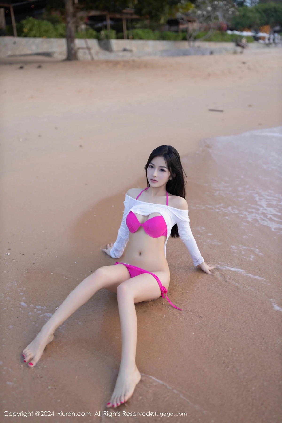 [[XiuRen秀人网]秀人网]No.8341_模特谭小灵海滩场景半脱露性感玫红内衣秀惹火身材极致诱惑写真80P