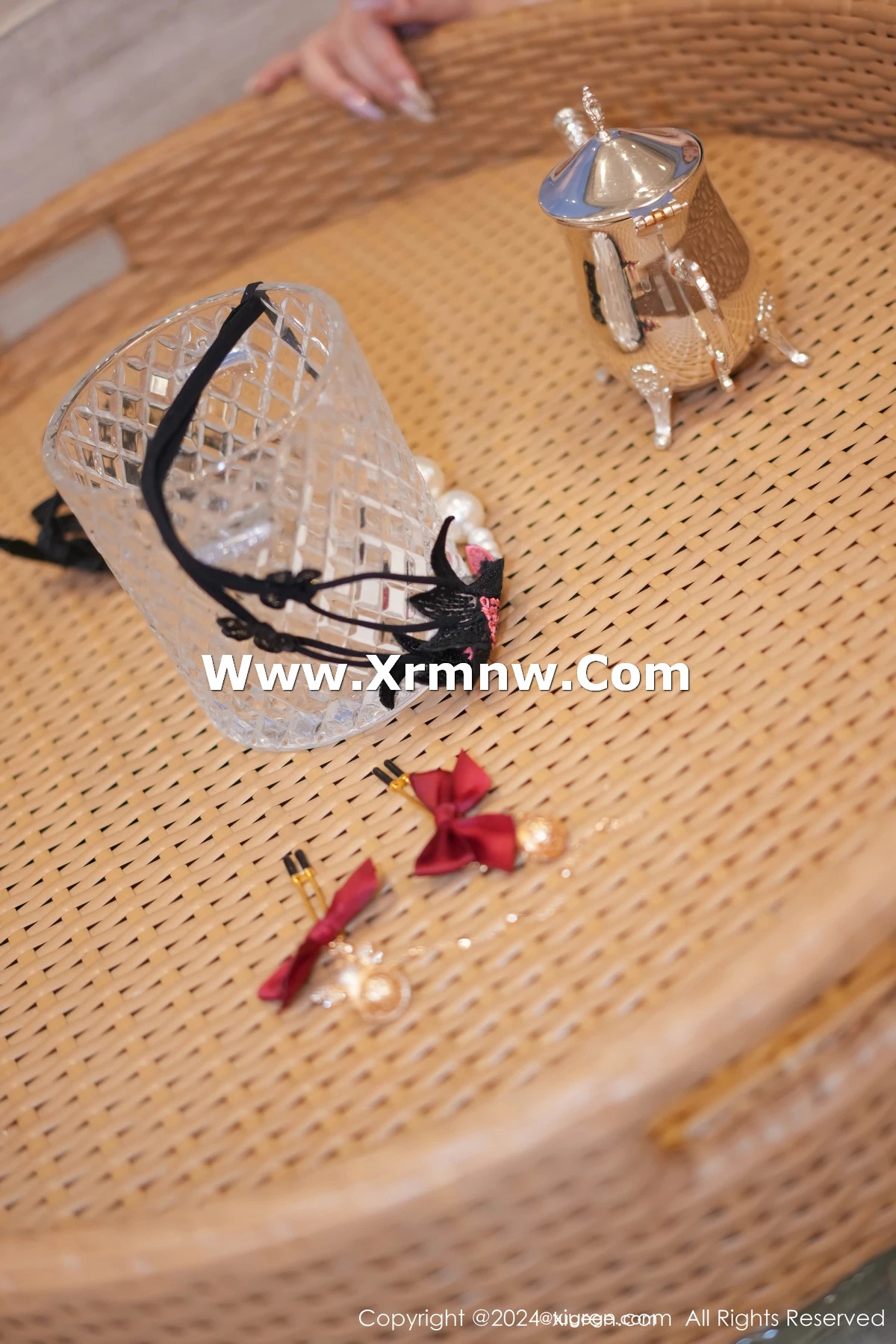 [[XiuRen秀人网]秀人网]No.8340_女神妲己_Toxic浴室场景性感白色情趣内衣秀丰满身材惹火诱惑写真92P