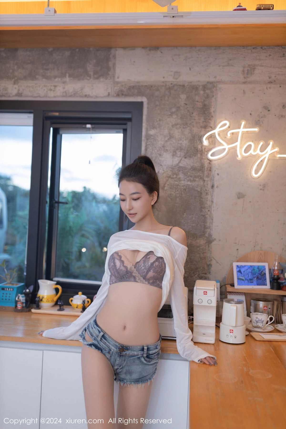 [[XiuRen秀人网]秀人网]No.8345_模特熊小诺性感白T露蕾丝内衣配开档肉丝秀曼妙身姿诱惑写真82P