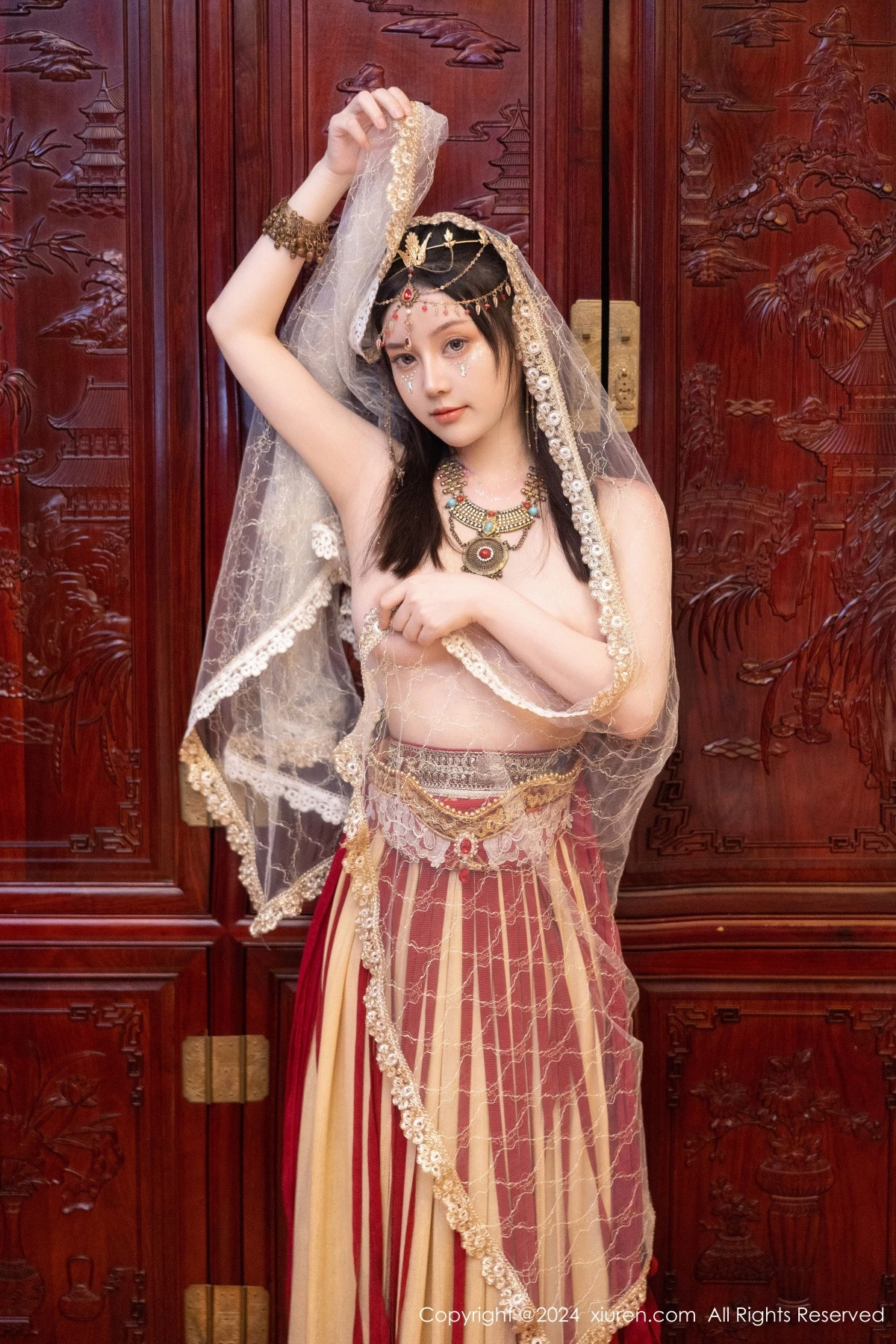 [[XiuRen秀人网]秀人网]No.8349_模特豆瓣酱性感红色薄纱西域服饰半脱秀丰腴身材撩人诱惑写真82P