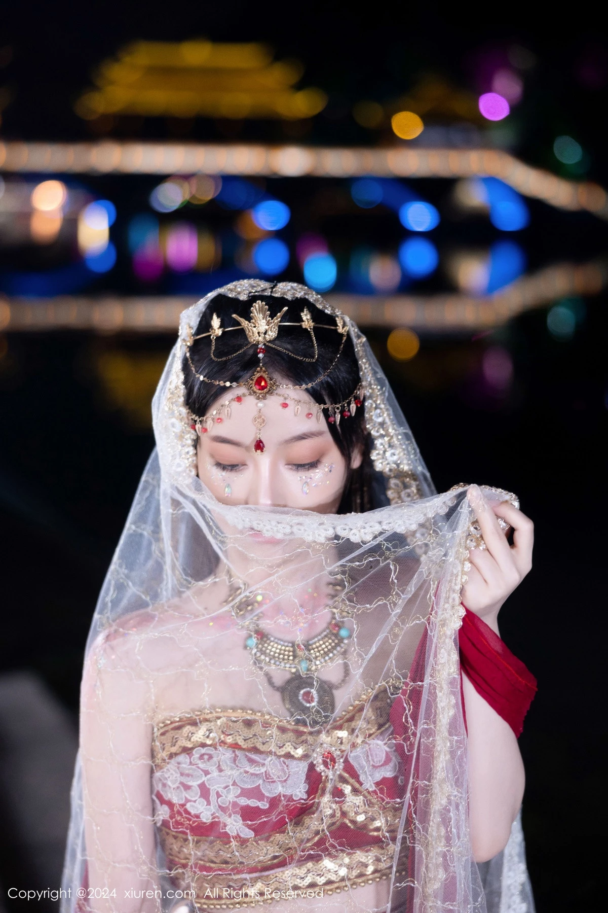 [[XiuRen秀人网]秀人网]No.8349_模特豆瓣酱性感红色薄纱西域服饰半脱秀丰腴身材撩人诱惑写真82P