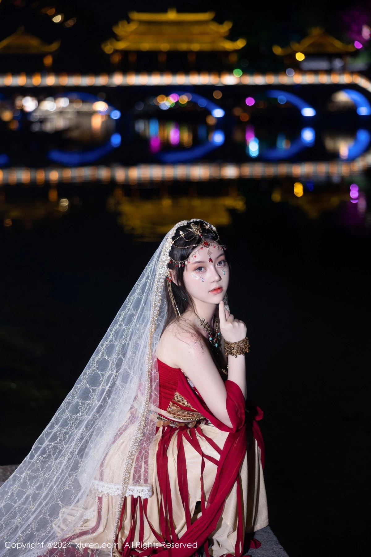 [[XiuRen秀人网]秀人网]No.8349_模特豆瓣酱性感红色薄纱西域服饰半脱秀丰腴身材撩人诱惑写真82P