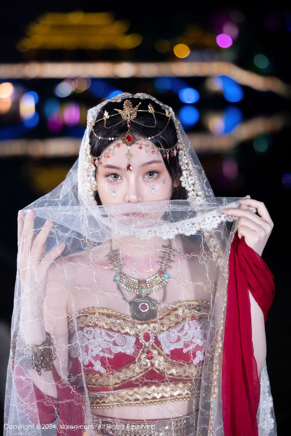 [[XiuRen秀人网]秀人网]No.8349_模特豆瓣酱性感红色薄纱西域服饰半脱秀丰腴身材撩人诱惑写真82P