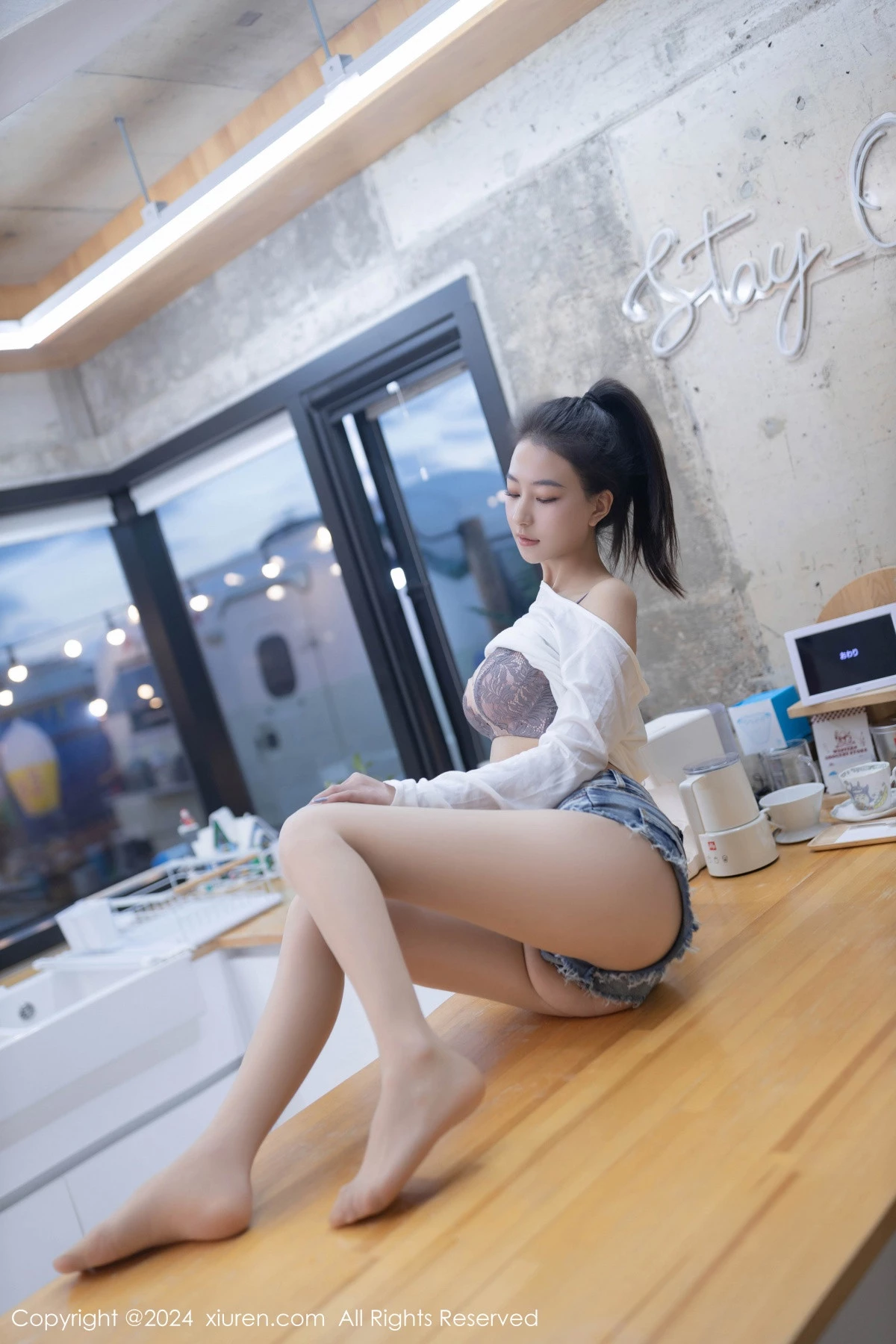 [[XiuRen秀人网]秀人网]No.8345_模特熊小诺性感白T露蕾丝内衣配开档肉丝秀曼妙身姿诱惑写真82P