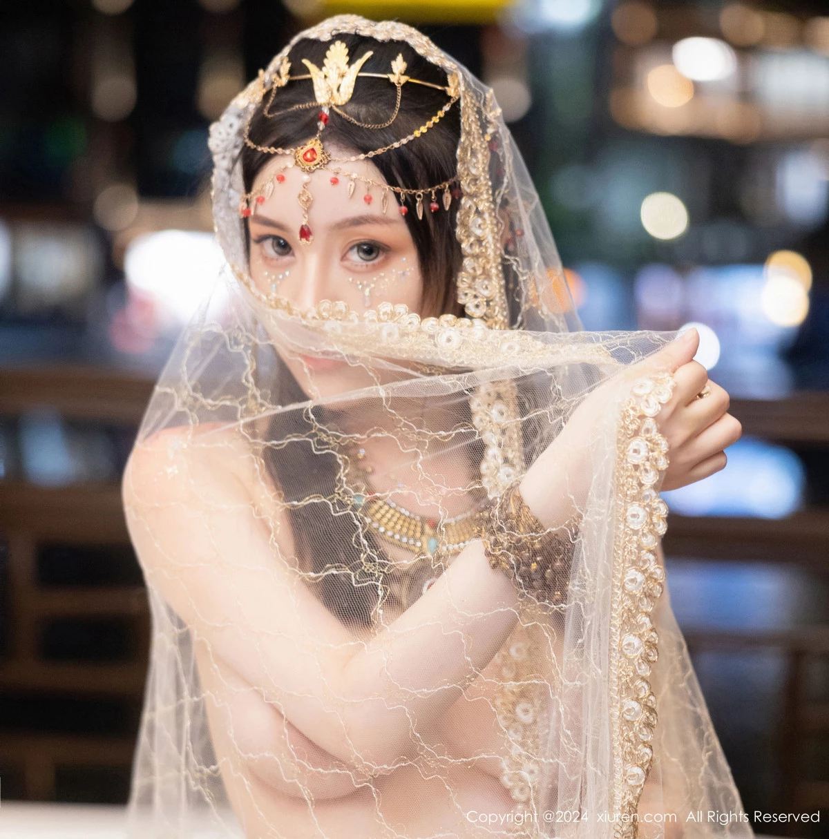 [[XiuRen秀人网]秀人网]No.8349_模特豆瓣酱性感红色薄纱西域服饰半脱秀丰腴身材撩人诱惑写真82P