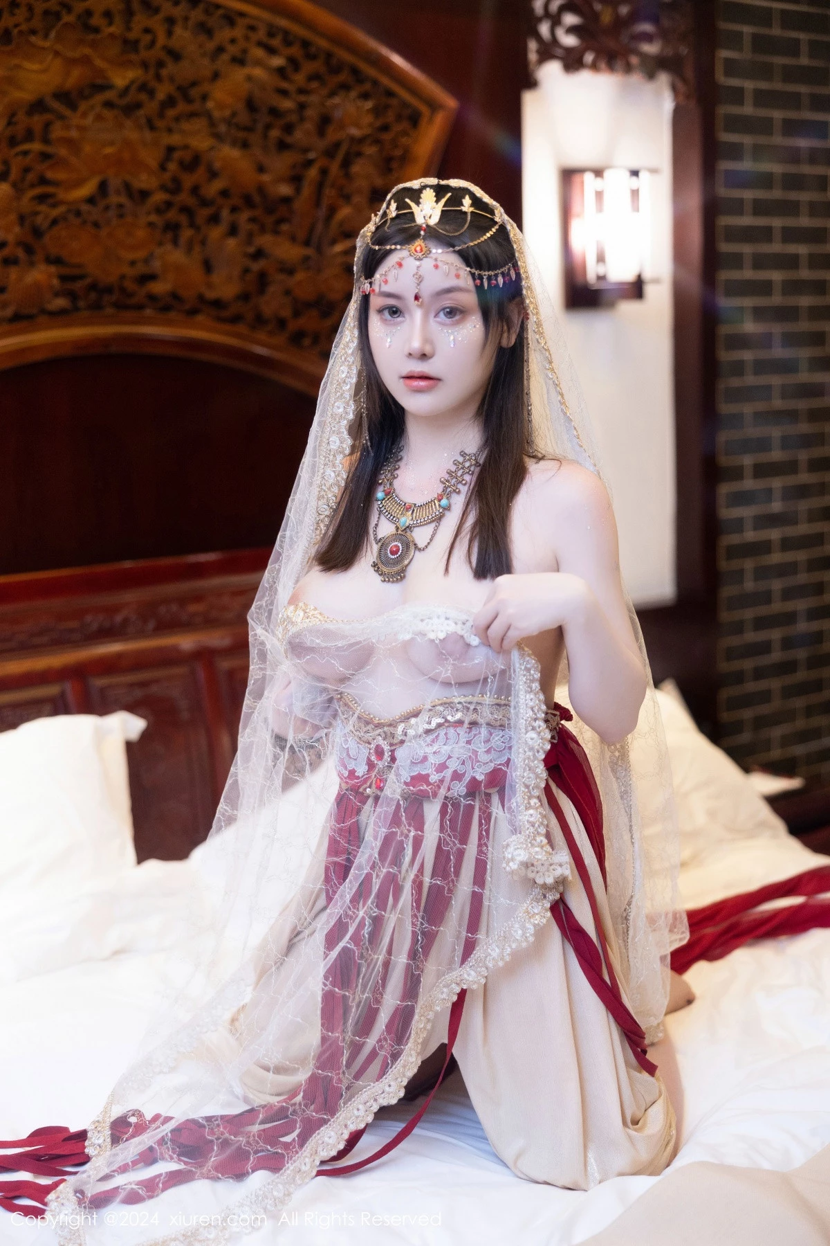 [[XiuRen秀人网]秀人网]No.8349_模特豆瓣酱性感红色薄纱西域服饰半脱秀丰腴身材撩人诱惑写真82P