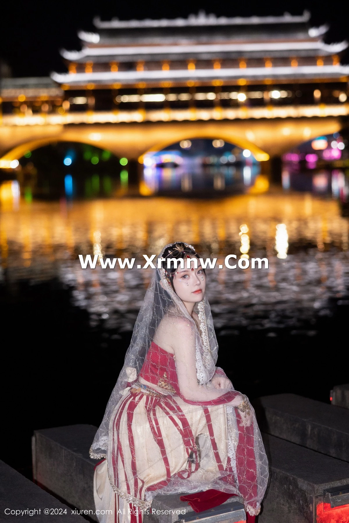 [[XiuRen秀人网]秀人网]No.8349_模特豆瓣酱性感红色薄纱西域服饰半脱秀丰腴身材撩人诱惑写真82P