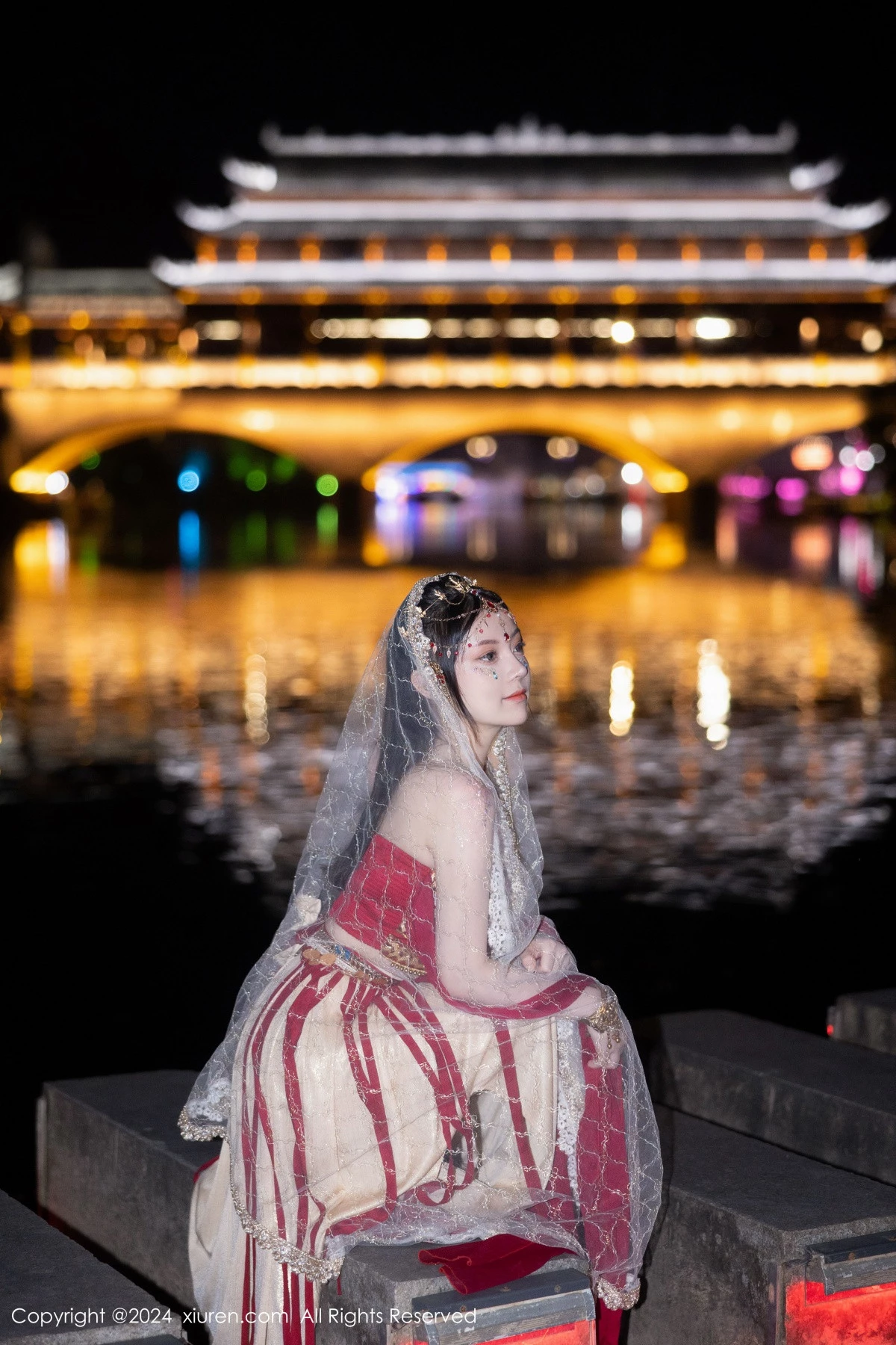 [[XiuRen秀人网]秀人网]No.8349_模特豆瓣酱性感红色薄纱西域服饰半脱秀丰腴身材撩人诱惑写真82P