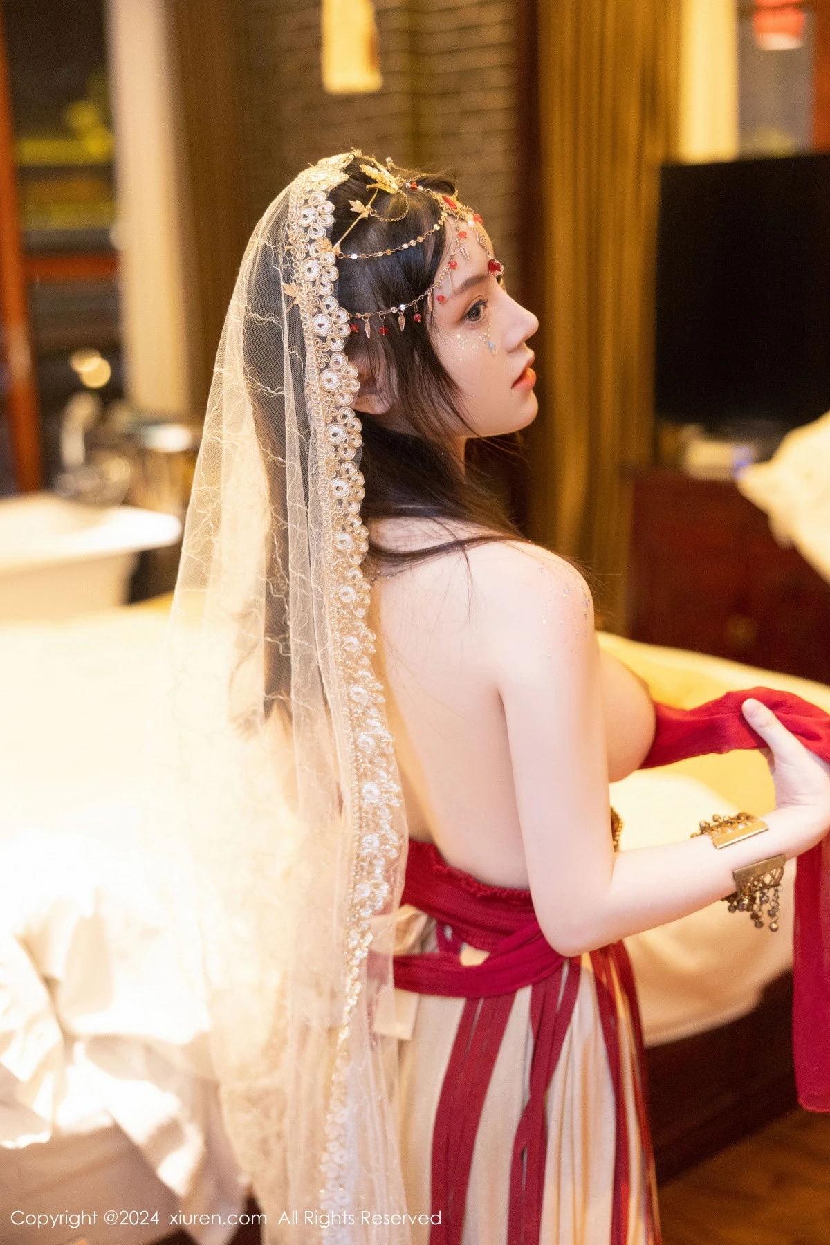 [[XiuRen秀人网]秀人网]No.8349_模特豆瓣酱性感红色薄纱西域服饰半脱秀丰腴身材撩人诱惑写真82P