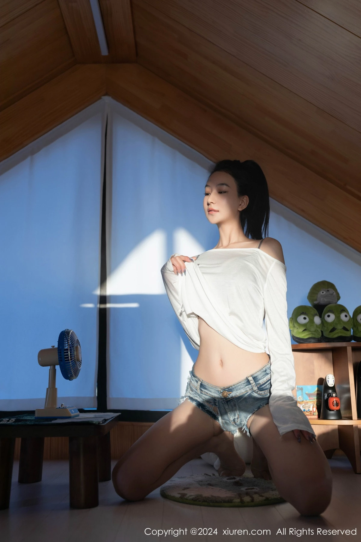 [[XiuRen秀人网]秀人网]No.8345_模特熊小诺性感白T露蕾丝内衣配开档肉丝秀曼妙身姿诱惑写真82P