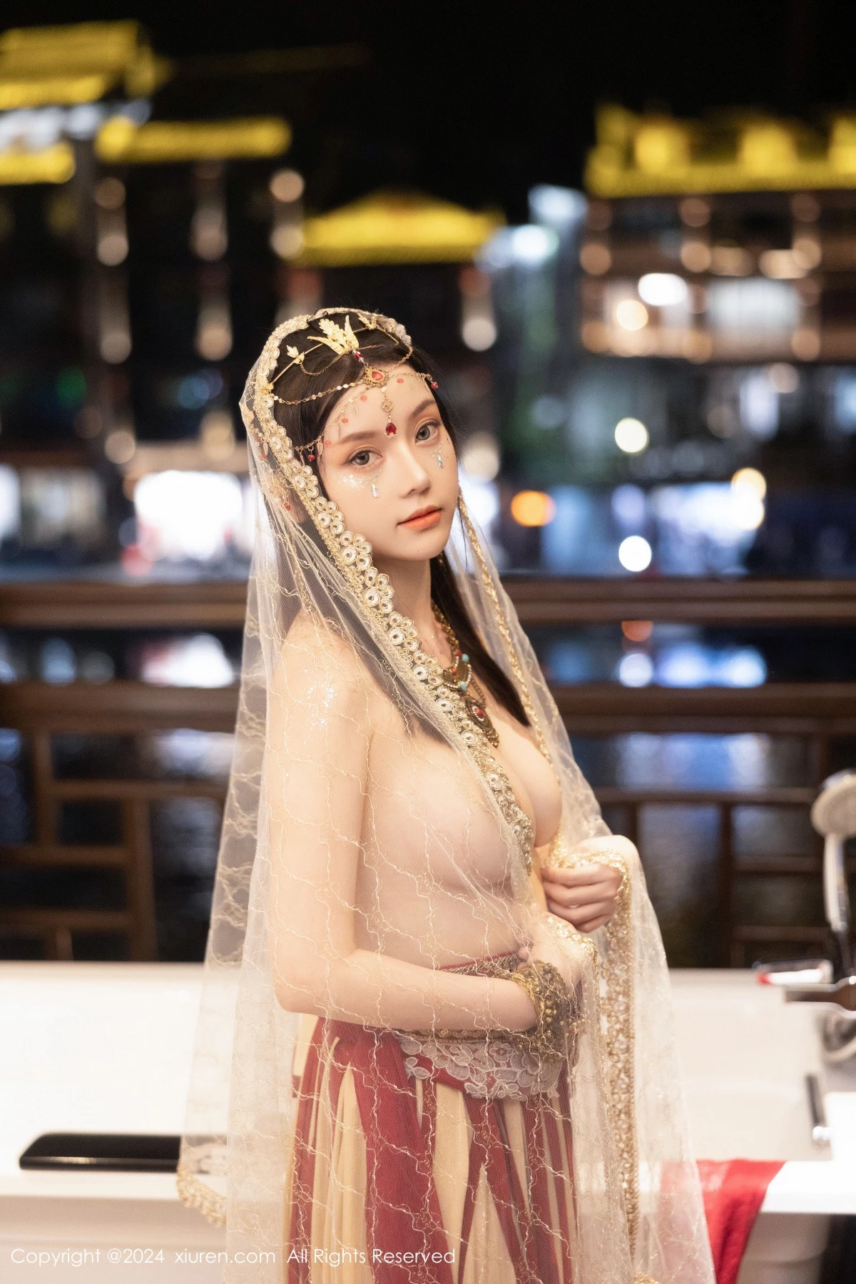 [[XiuRen秀人网]秀人网]No.8349_模特豆瓣酱性感红色薄纱西域服饰半脱秀丰腴身材撩人诱惑写真82P