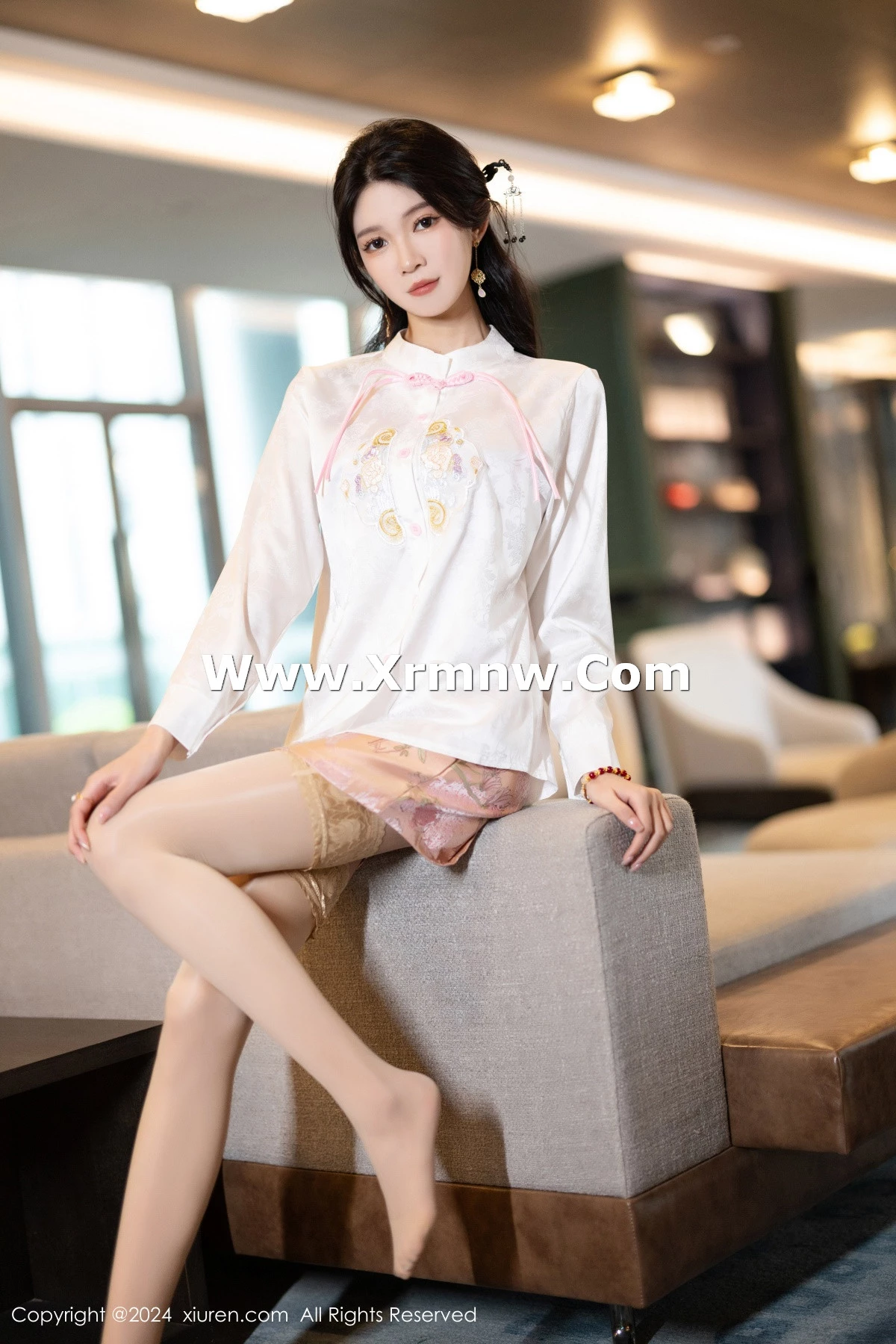 [[XiuRen秀人网]秀人网]No.8347_模特程程程私房性感紫色内衣配诱人丝袜秀曼妙身姿迷人诱惑写真85P