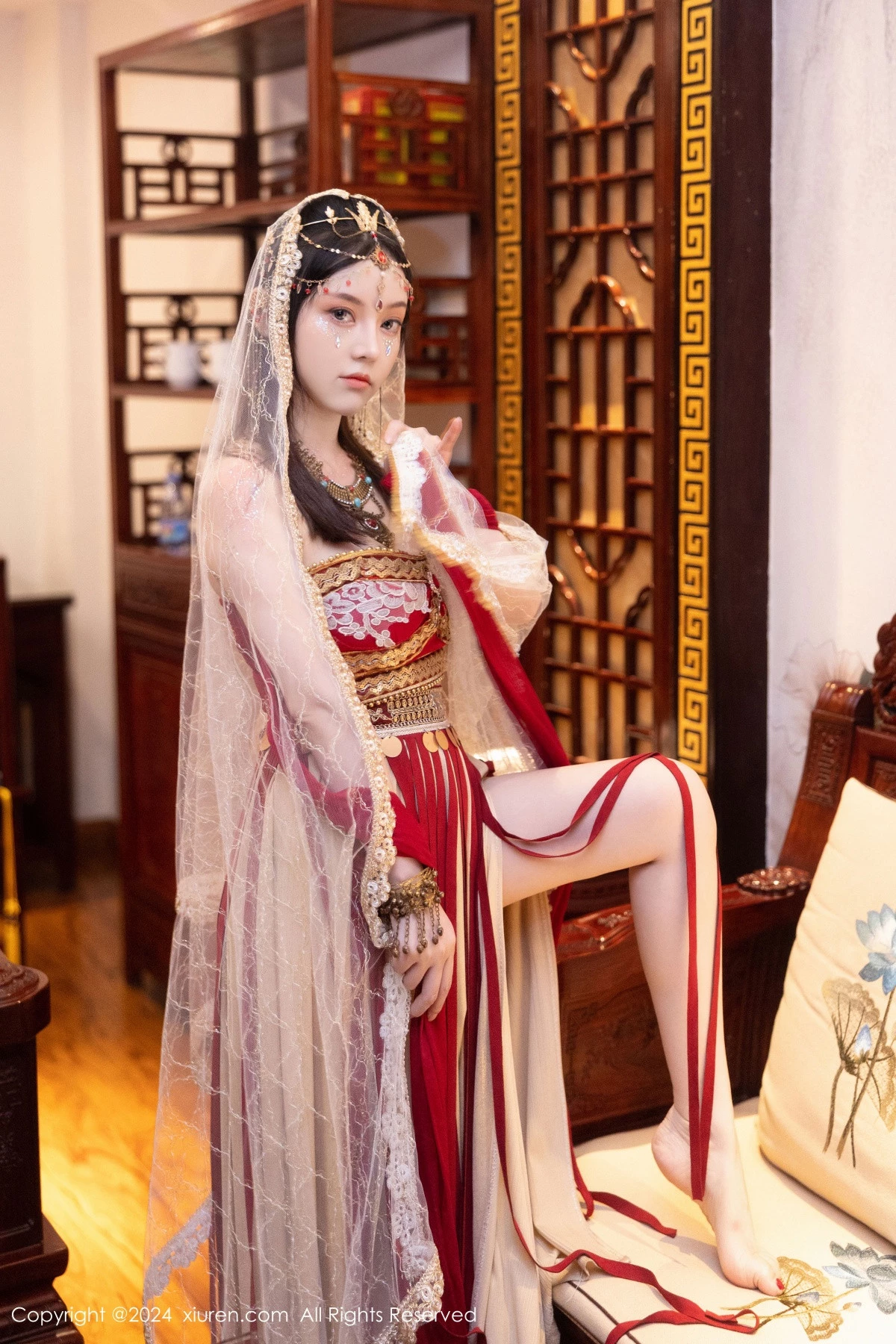 [[XiuRen秀人网]秀人网]No.8349_模特豆瓣酱性感红色薄纱西域服饰半脱秀丰腴身材撩人诱惑写真82P