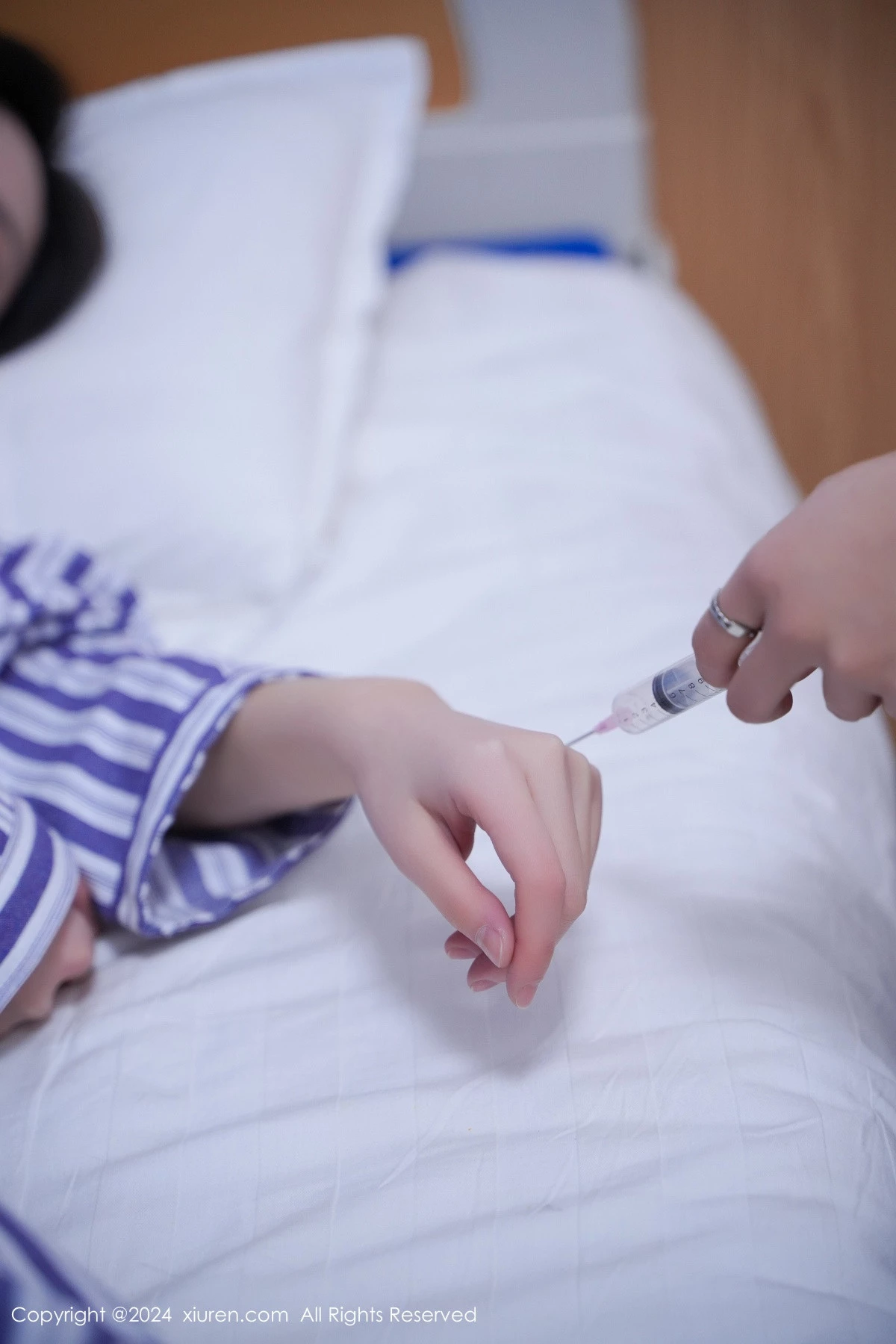 [[XiuRen秀人网]秀人网]No.8346_女神Carol周妍希X角色扮演患者服配开档肉丝秀丰满身材诱惑写真72P