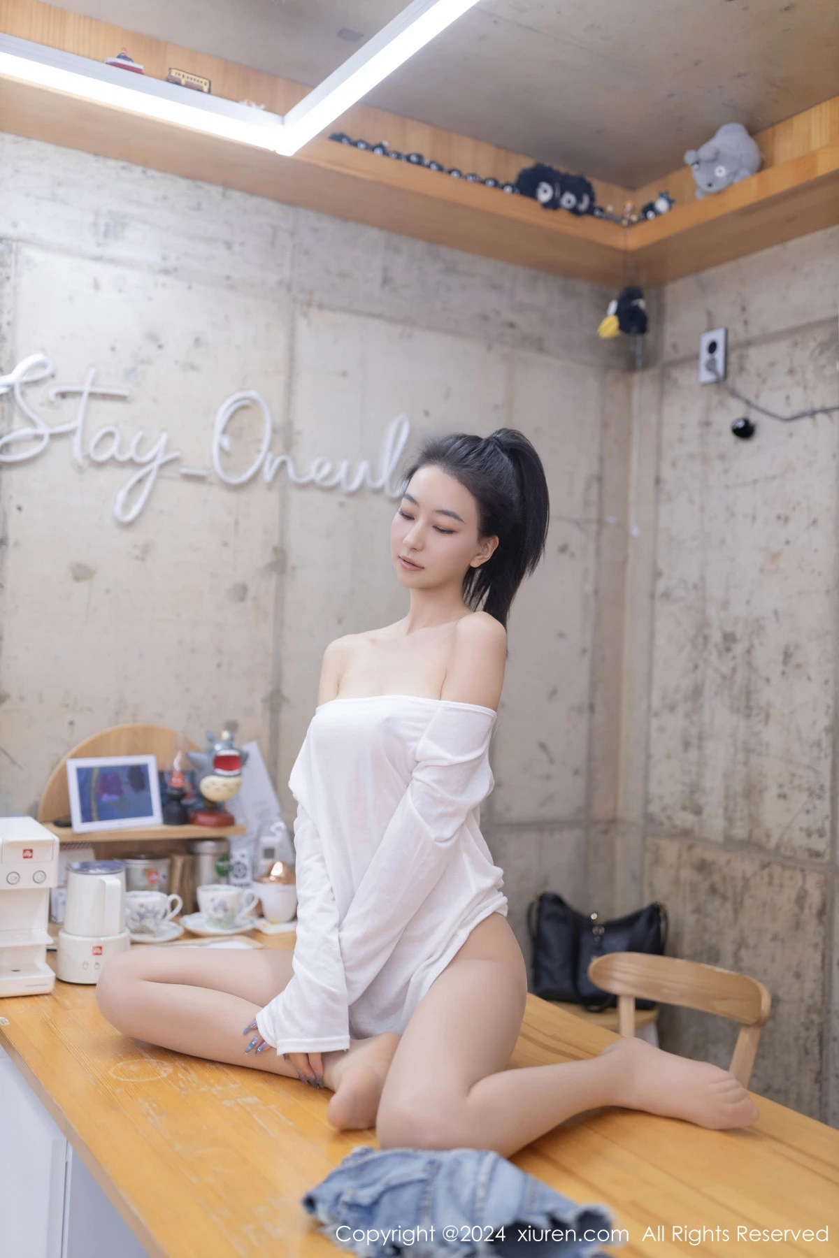 [[XiuRen秀人网]秀人网]No.8345_模特熊小诺性感白T露蕾丝内衣配开档肉丝秀曼妙身姿诱惑写真82P