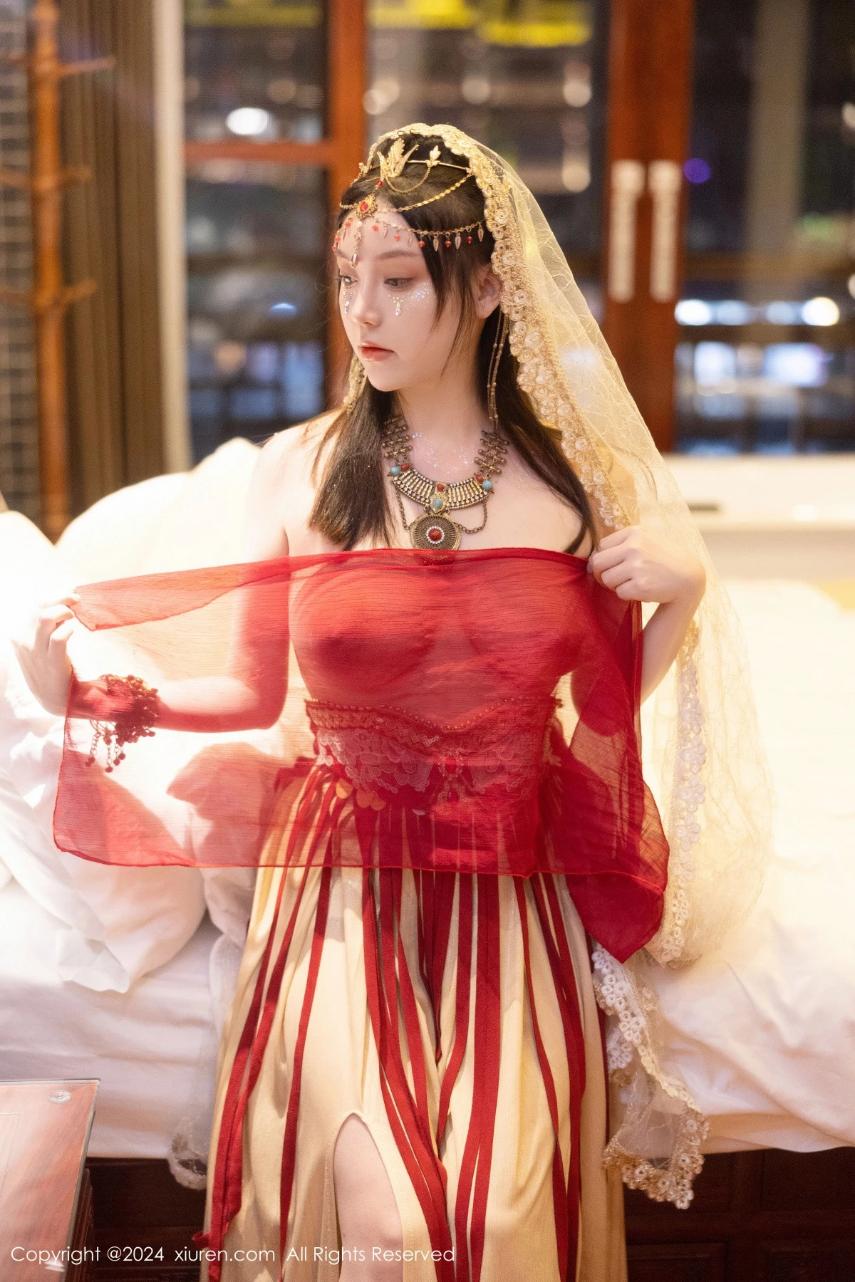 [[XiuRen秀人网]秀人网]No.8349_模特豆瓣酱性感红色薄纱西域服饰半脱秀丰腴身材撩人诱惑写真82P