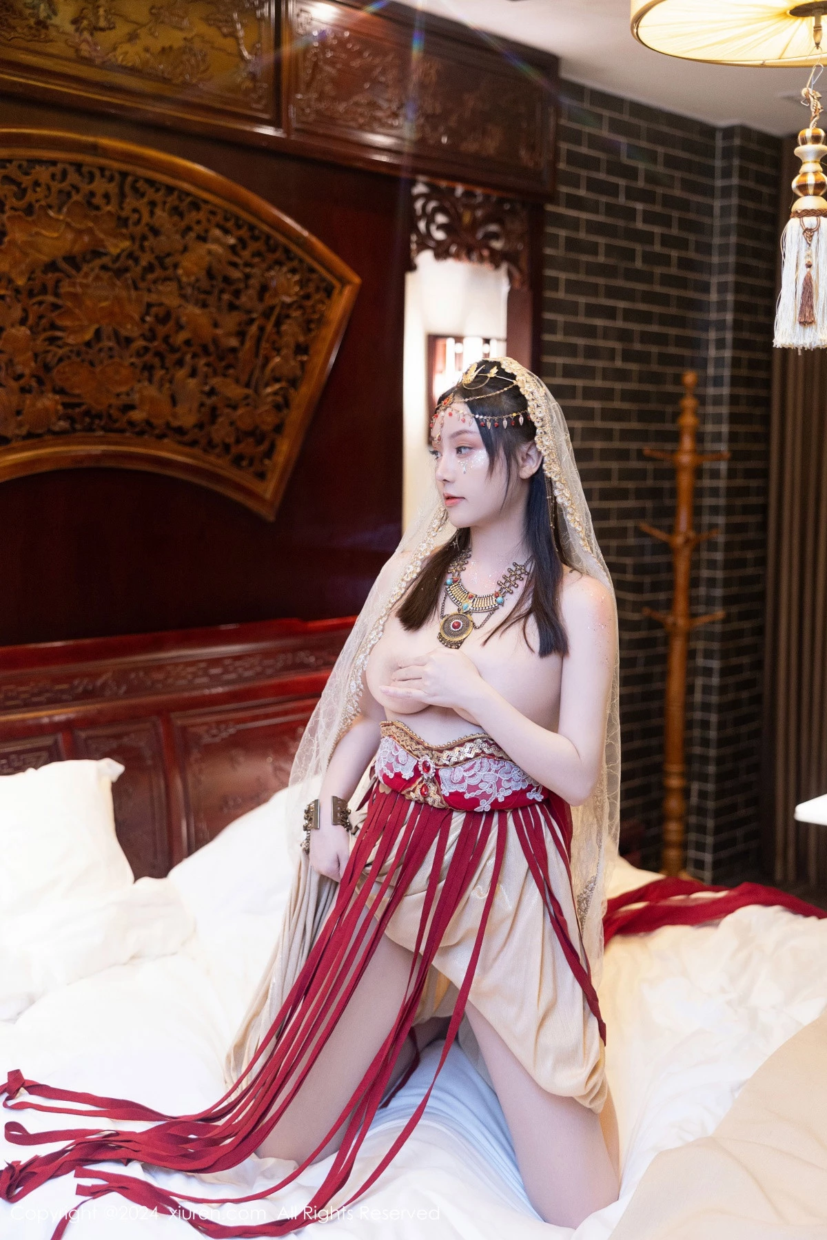 [[XiuRen秀人网]秀人网]No.8349_模特豆瓣酱性感红色薄纱西域服饰半脱秀丰腴身材撩人诱惑写真82P