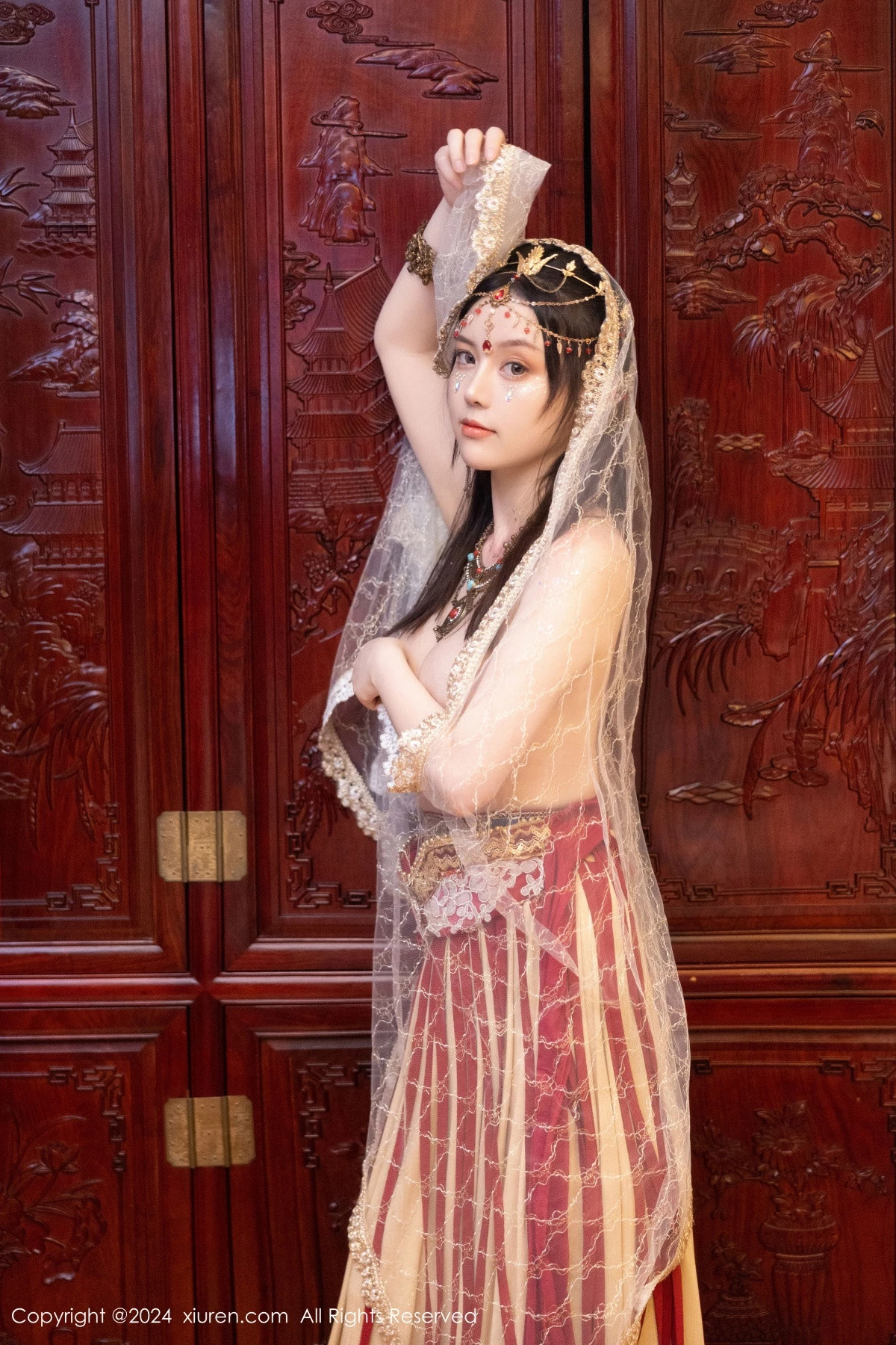 [[XiuRen秀人网]秀人网]No.8349_模特豆瓣酱性感红色薄纱西域服饰半脱秀丰腴身材撩人诱惑写真82P